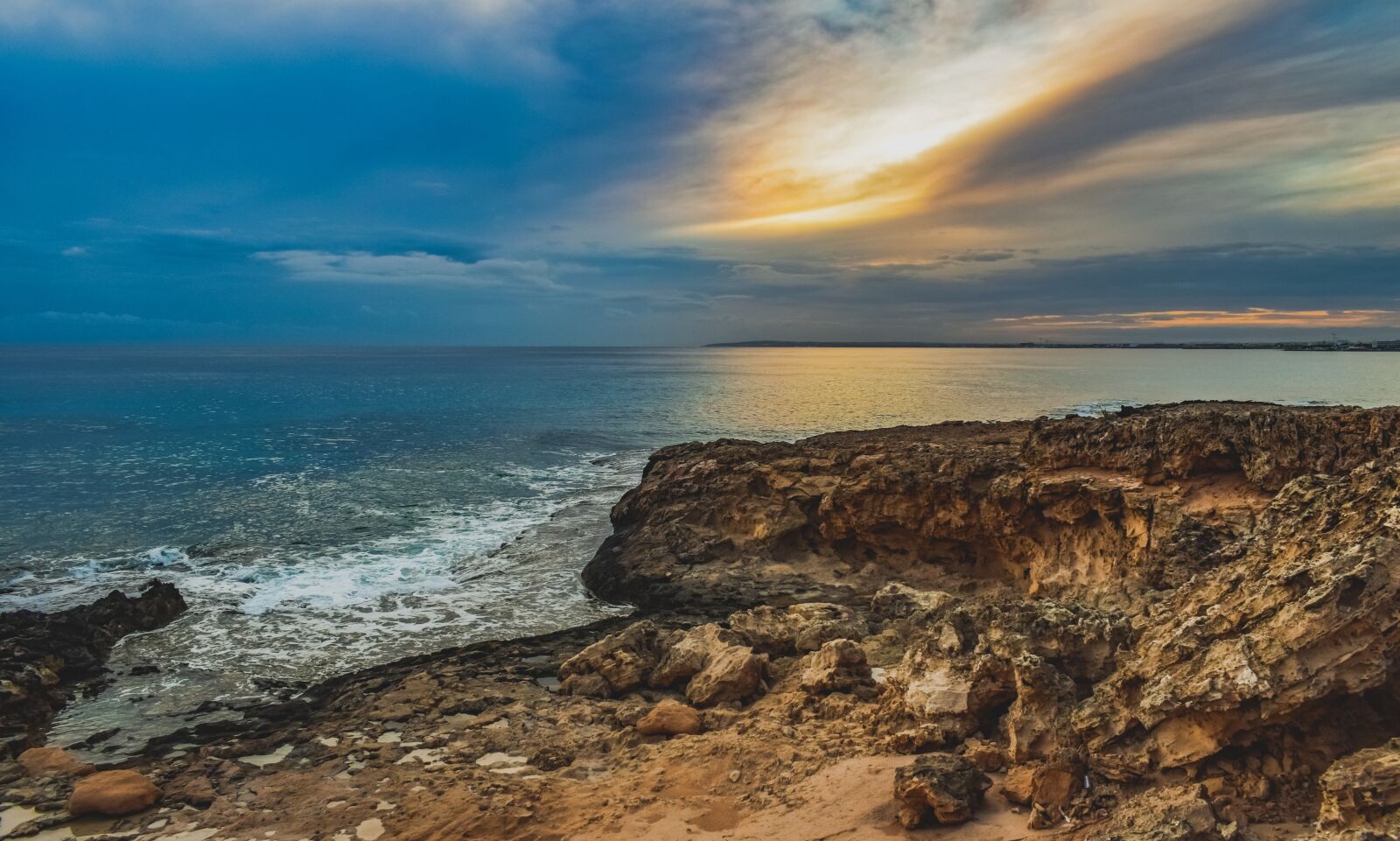 Nikon D3300 sample photo. Rocky coast, sea, horizon photography