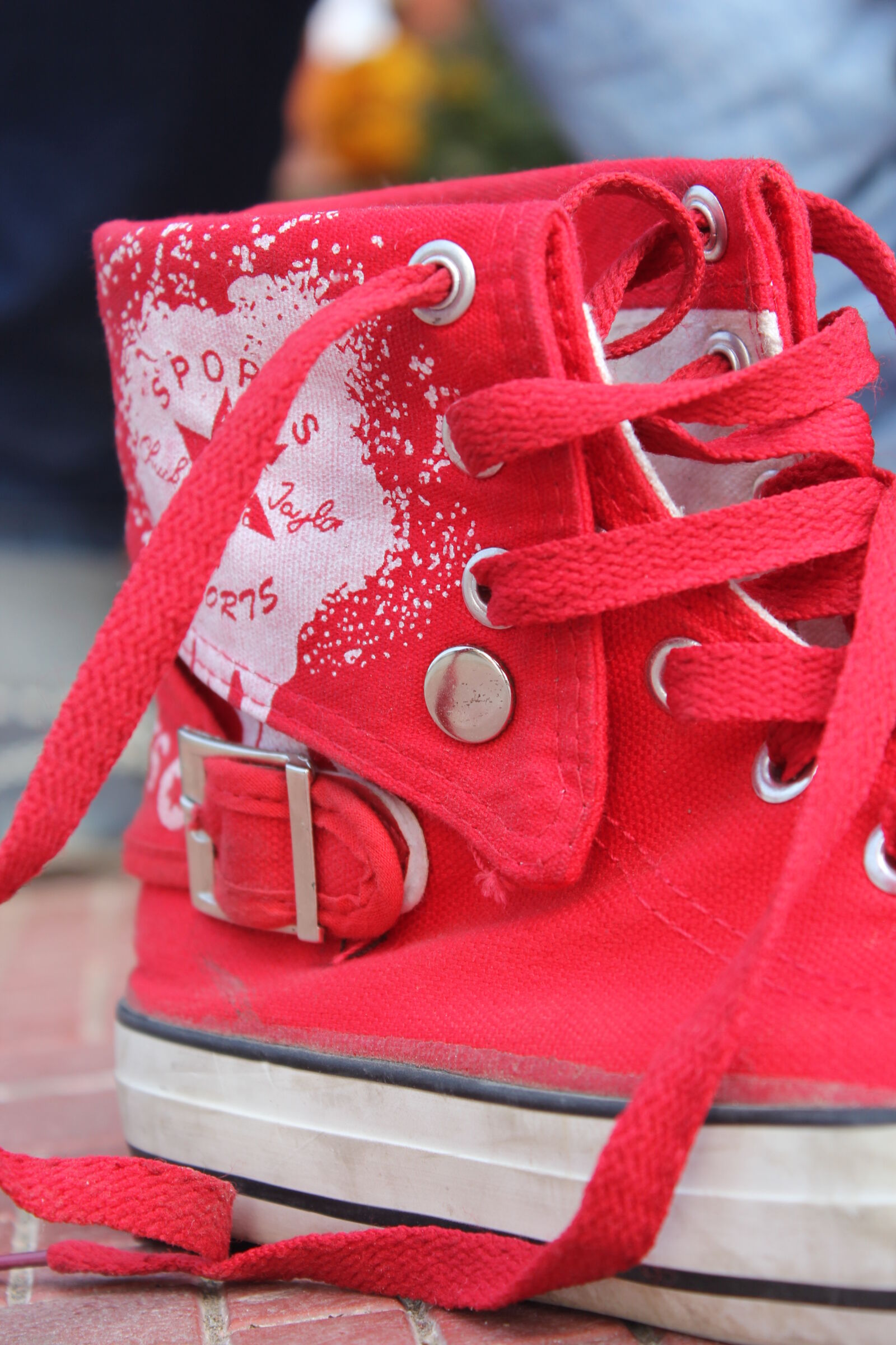Canon EOS 60D sample photo. Sneakers, red photography