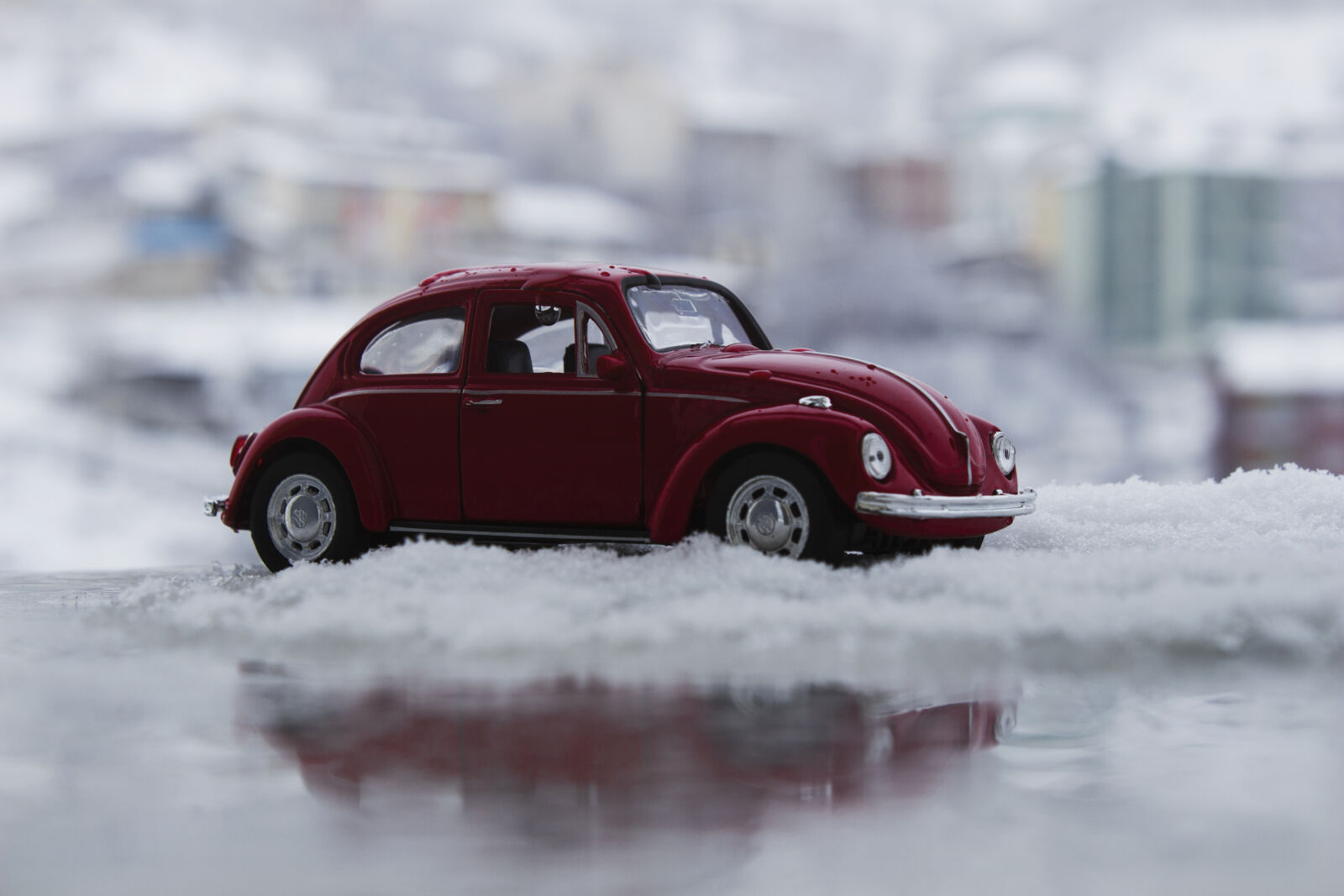 Canon EOS 700D (EOS Rebel T5i / EOS Kiss X7i) sample photo. Red, toy, car, in photography