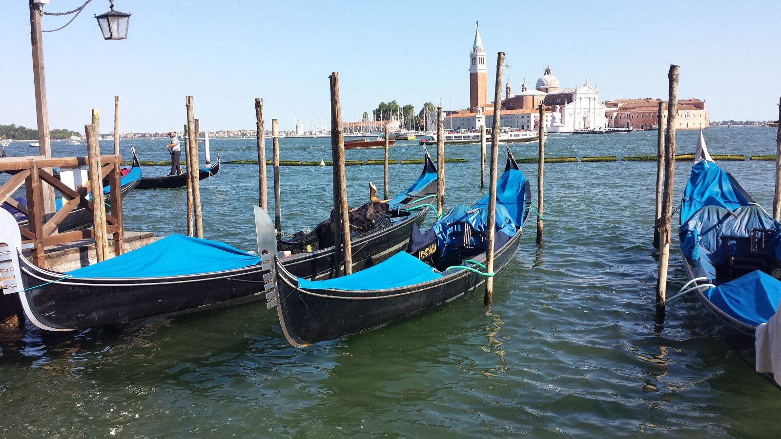 Samsung Galaxy S4 sample photo. Gondolas, venice, italy photography