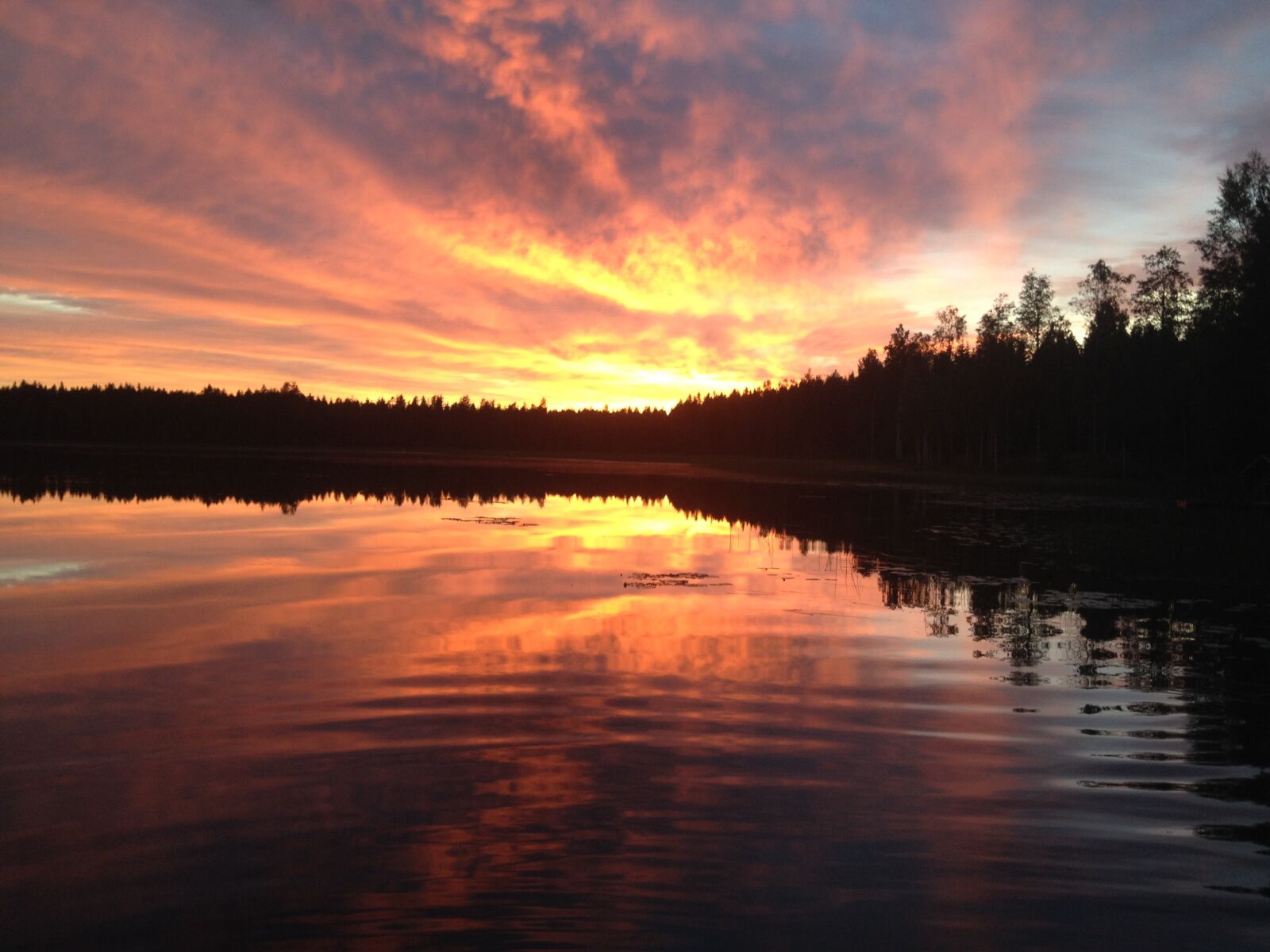 iPhone 4S back camera 4.28mm f/2.4 sample photo. Auringonlasku, järvi, iltarusko photography