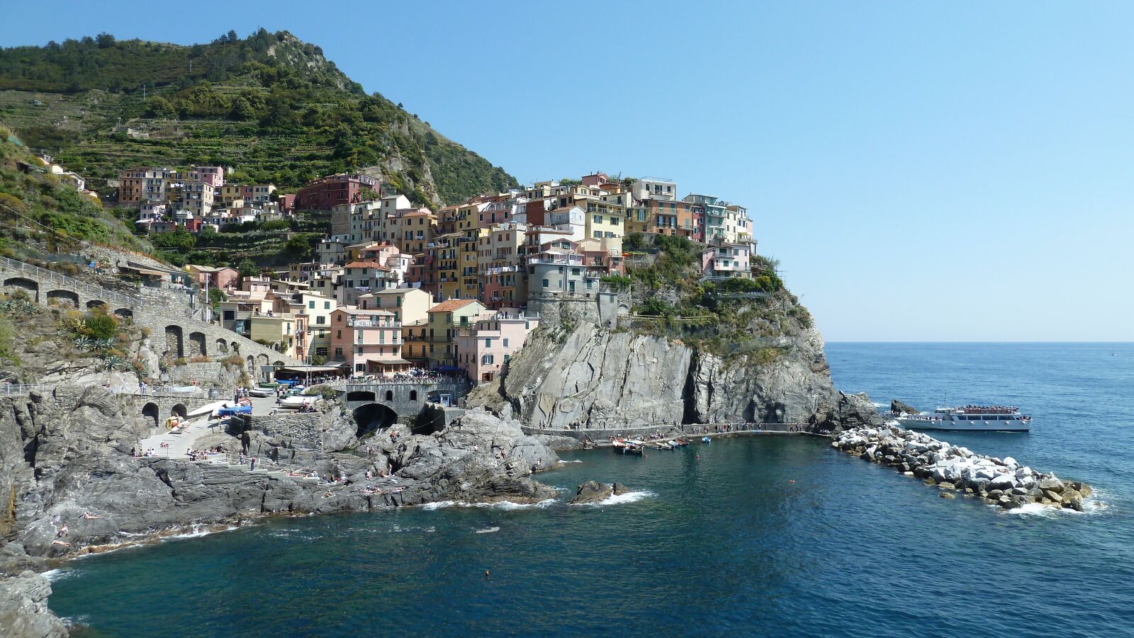 Panasonic Lumix DMC-ZS7 (Lumix DMC-TZ10) sample photo. Manarola, liguria, italia photography