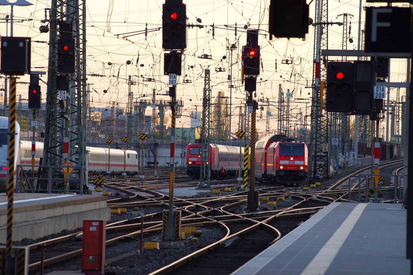 Pentax K-30 sample photo. Railway station, gleise, rail photography