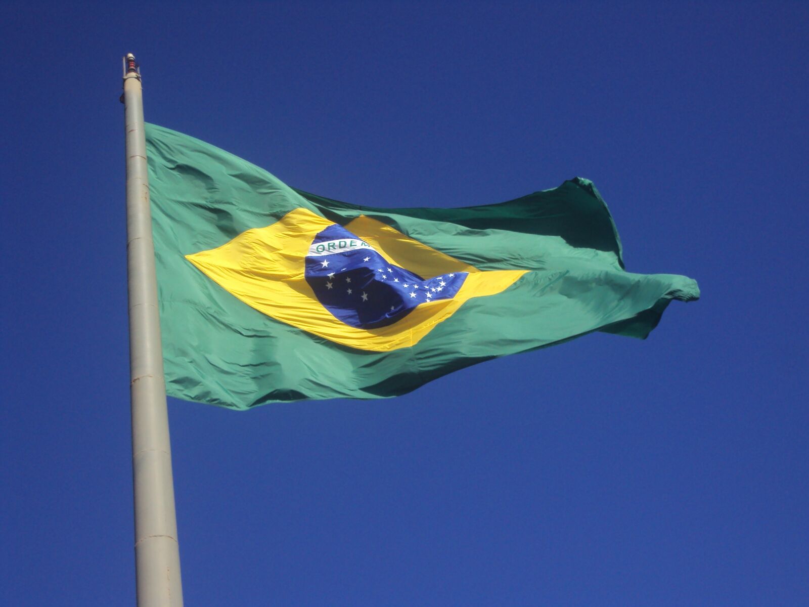 Sony Cyber-shot DSC-S930 sample photo. Brazil, flag, home photography