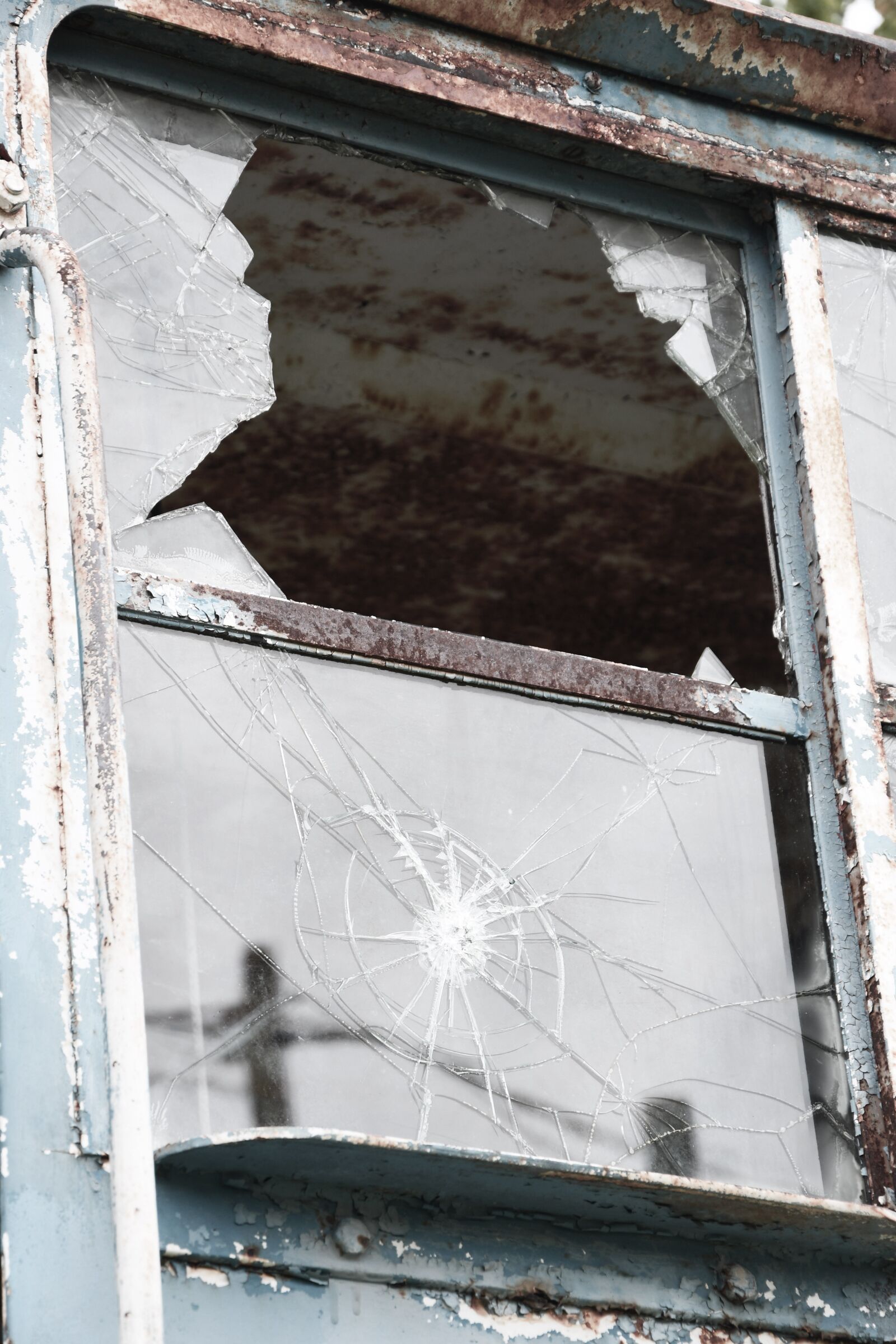 Nikon D7500 sample photo. Window, train, broken photography