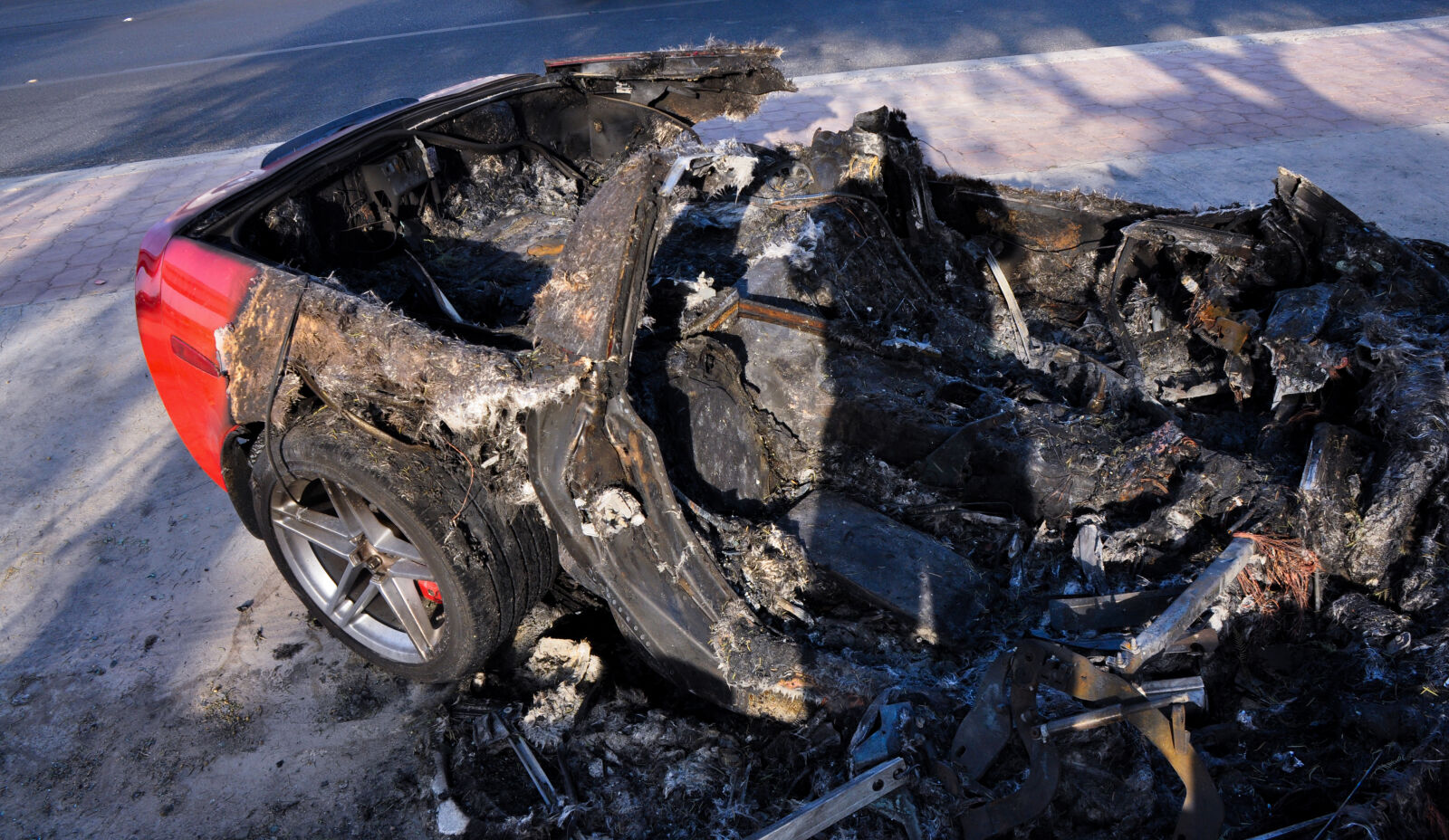 Nikon D90 sample photo. Accident, mingled, steel, wreck photography