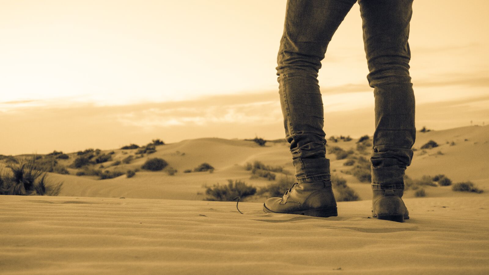 Sony E 16-50mm F3.5-5.6 PZ OSS sample photo. Desert, adventure, traveller photography