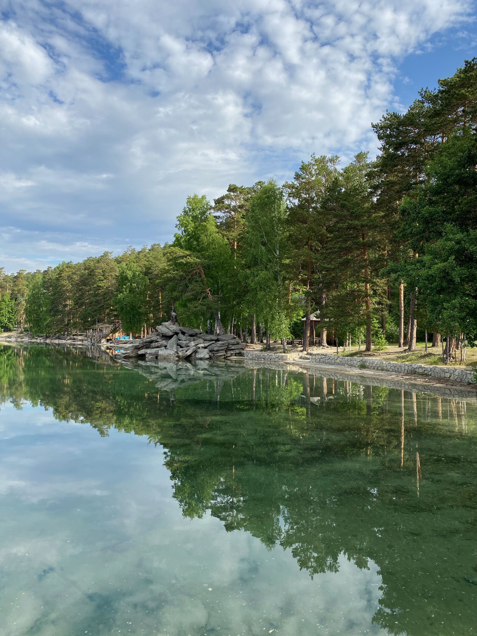 Apple iPhone 11 Pro sample photo. Forest, lake, water photography