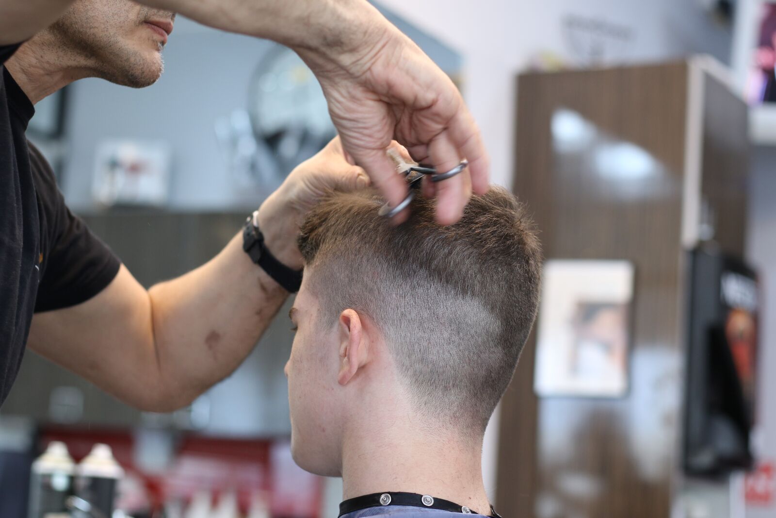 Canon EF 50mm F1.8 STM sample photo. Barbershop, haircut, scissors photography