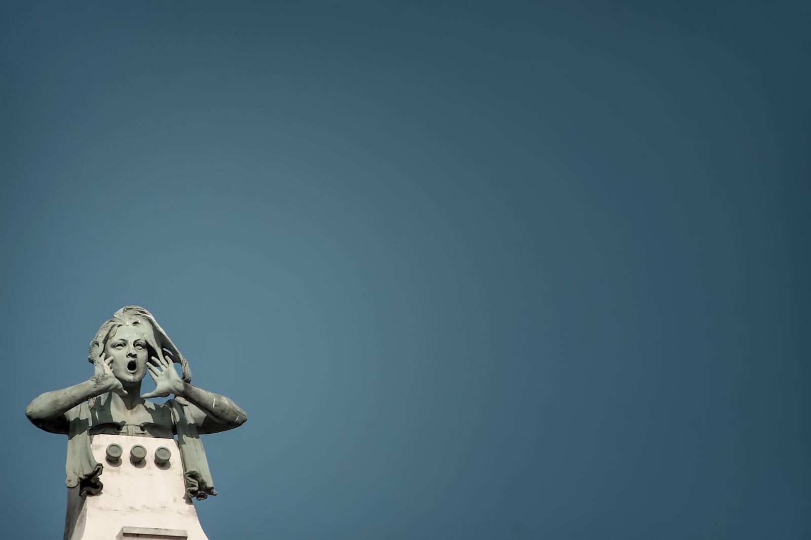 Canon EOS 40D sample photo. Sky, statue, cry photography