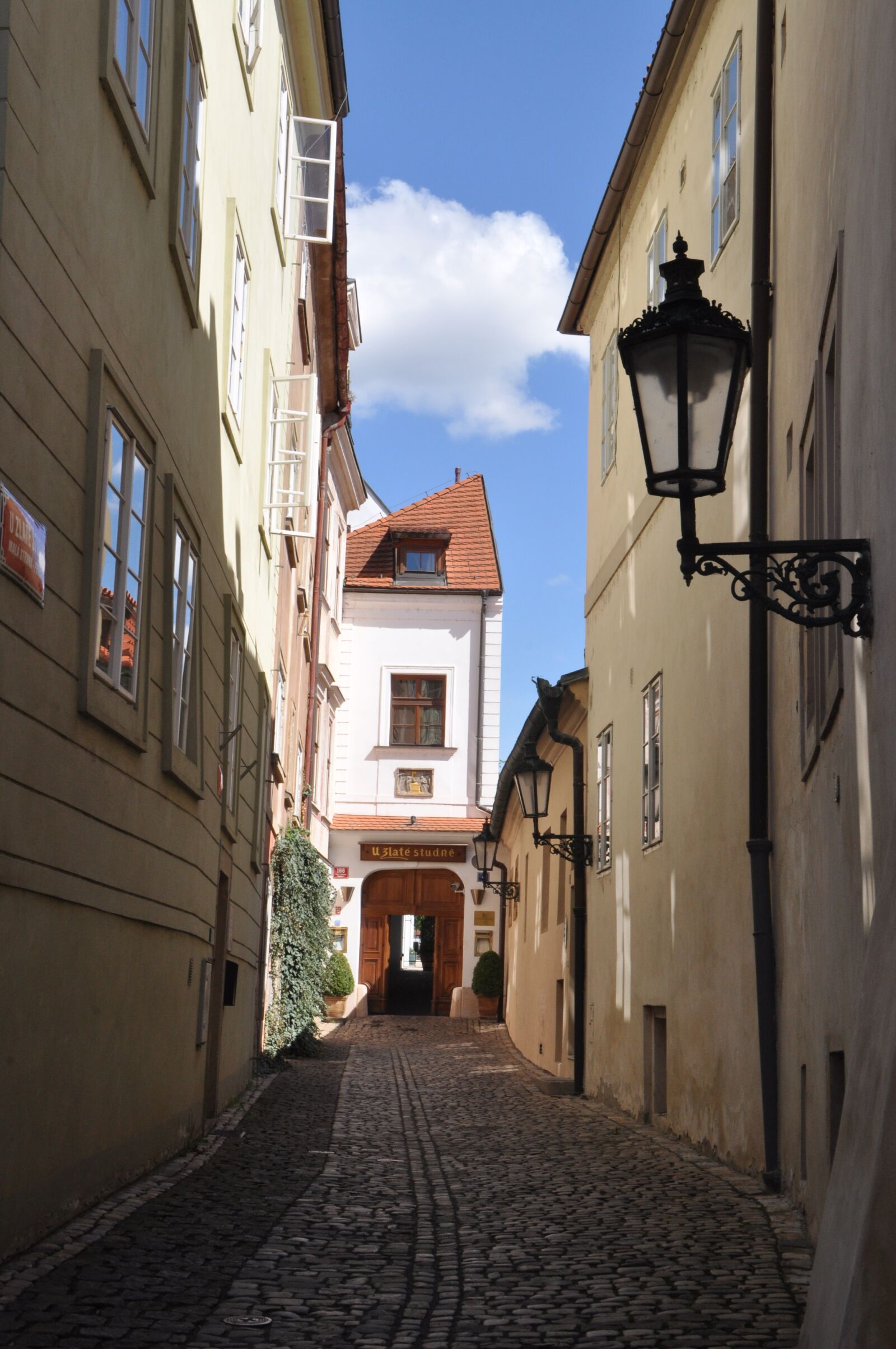 Nikon D5000 sample photo. Prague, alley, streets photography