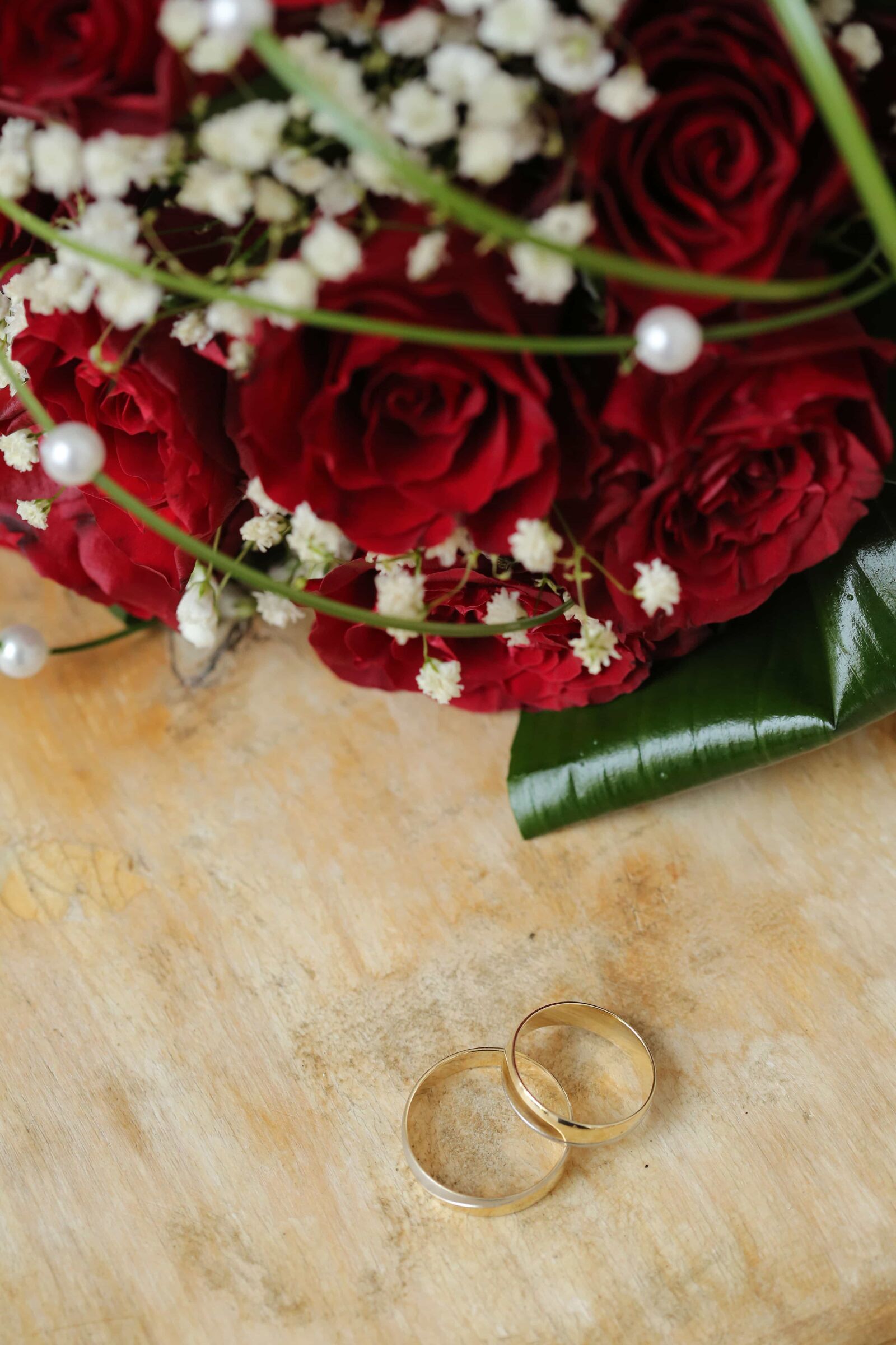 Canon EOS 5D Mark III + Canon EF 100mm F2.8 Macro USM sample photo. Gold, red, rings, roses photography
