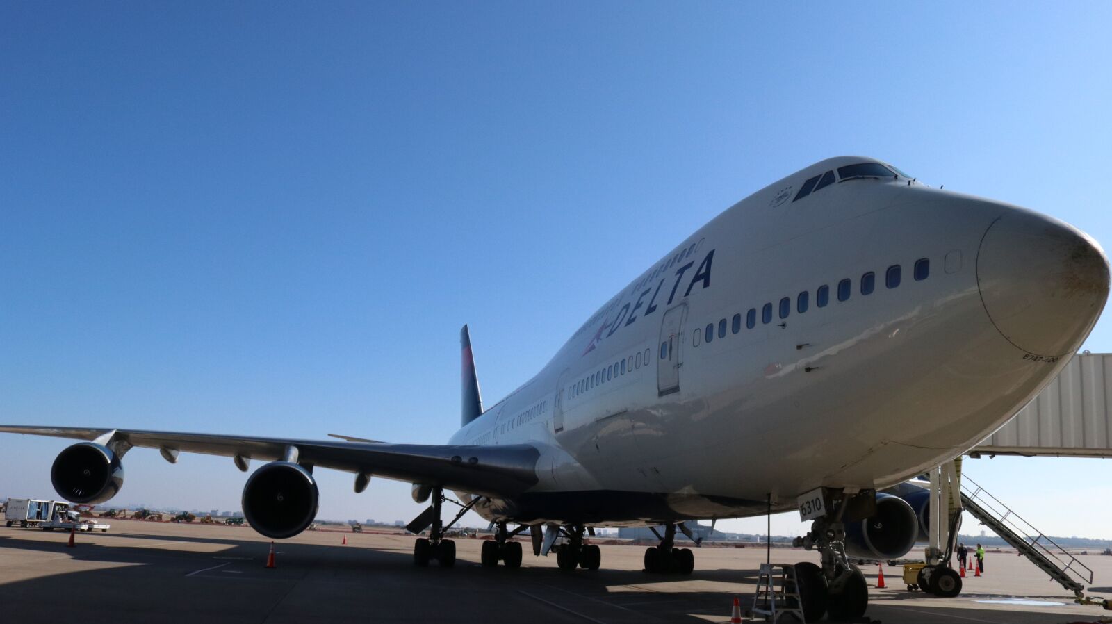 Canon EOS 80D sample photo. Delta, 74, airport photography