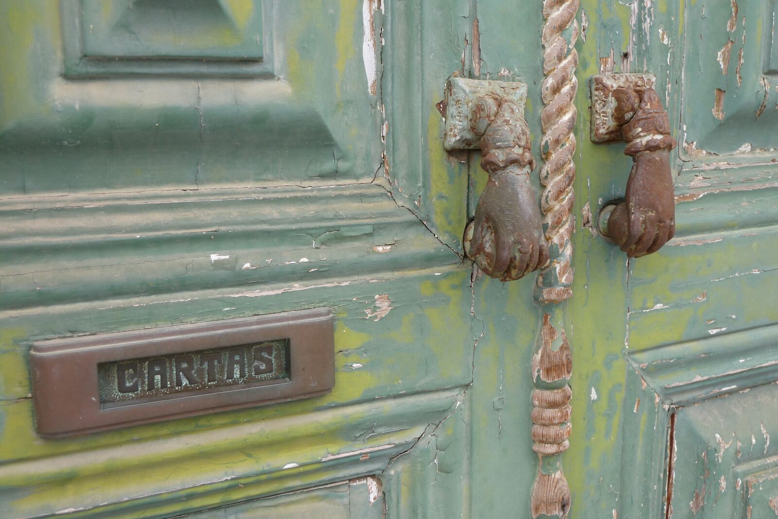 Panasonic Lumix DMC-ZS7 (Lumix DMC-TZ10) sample photo. Door, house, decoration photography