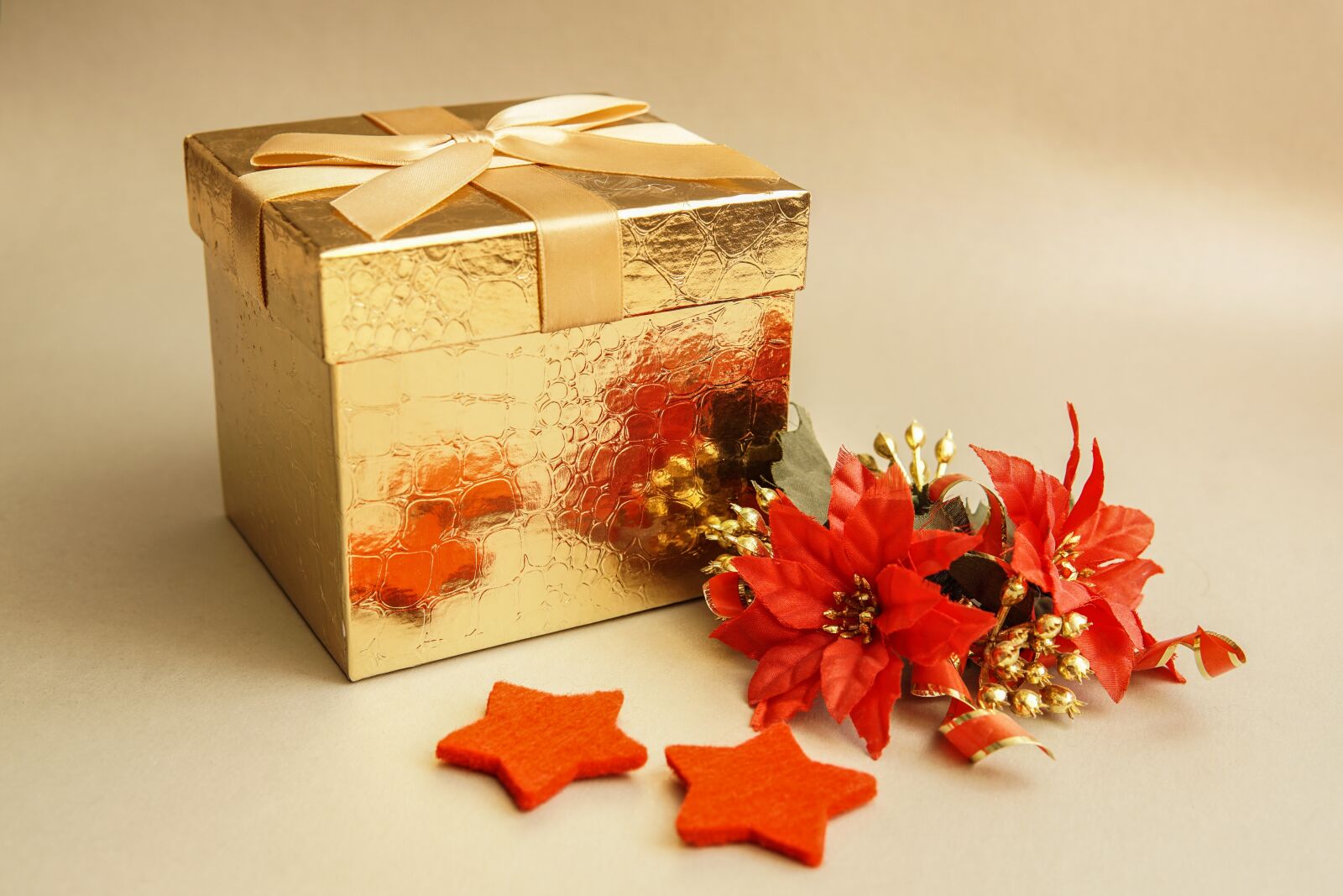30mm F1.4 DC DN | Contemporary 016 sample photo. Christmas, gift, cardboard photography