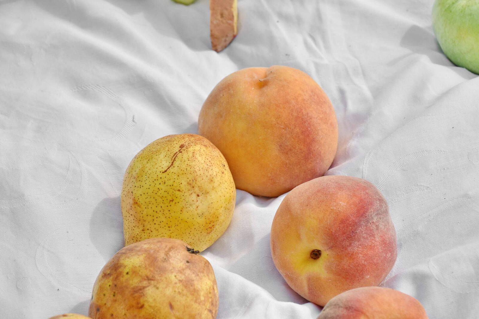 Nikon D5500 sample photo. Fruit, pears, apricot, fresh photography