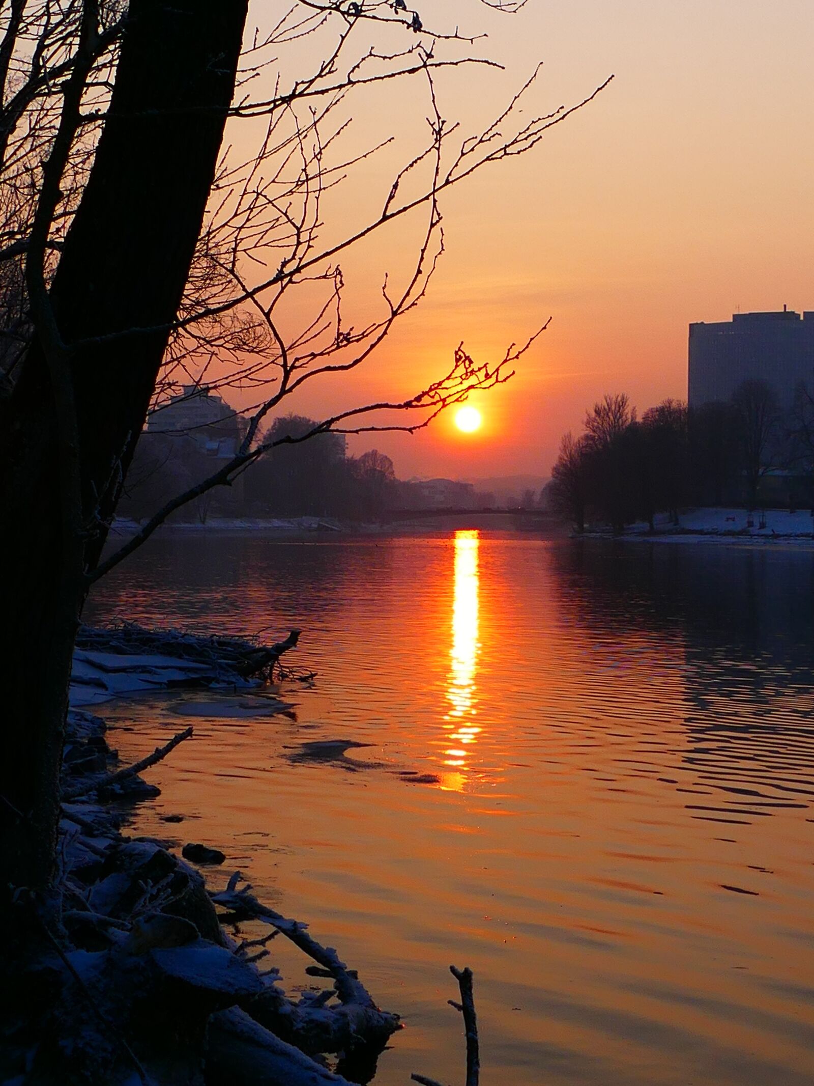 Panasonic Lumix DMC-FZ1000 sample photo. Sunset, winter, water photography