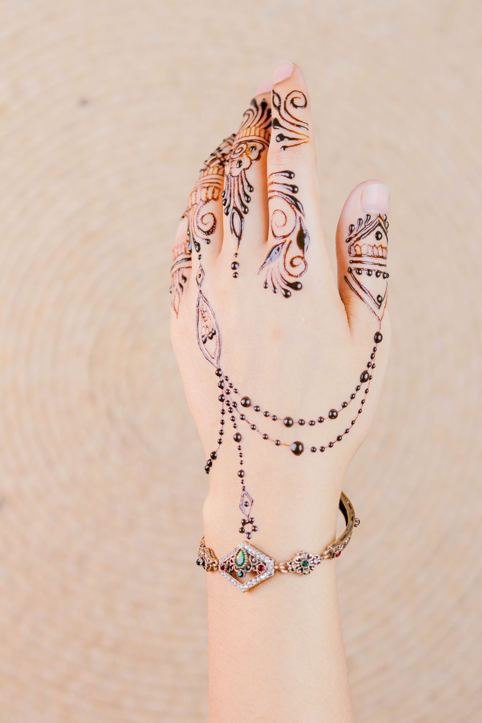 Canon EOS 80D + Canon EF 50mm F1.8 STM sample photo. Henna, hands, mehendi photography