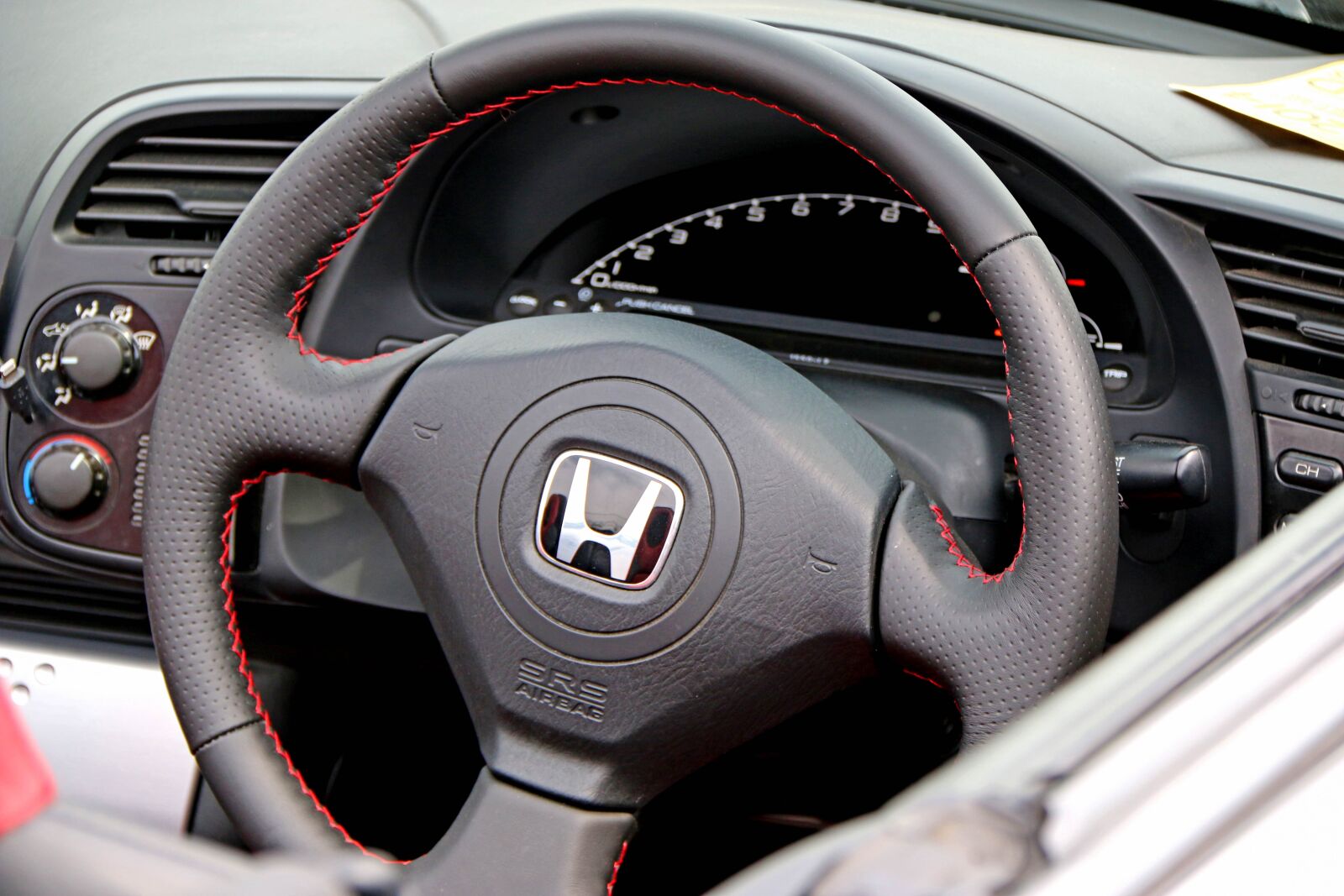 Canon EF-S 18-200mm F3.5-5.6 IS sample photo. Honda s2000, steering wheel photography