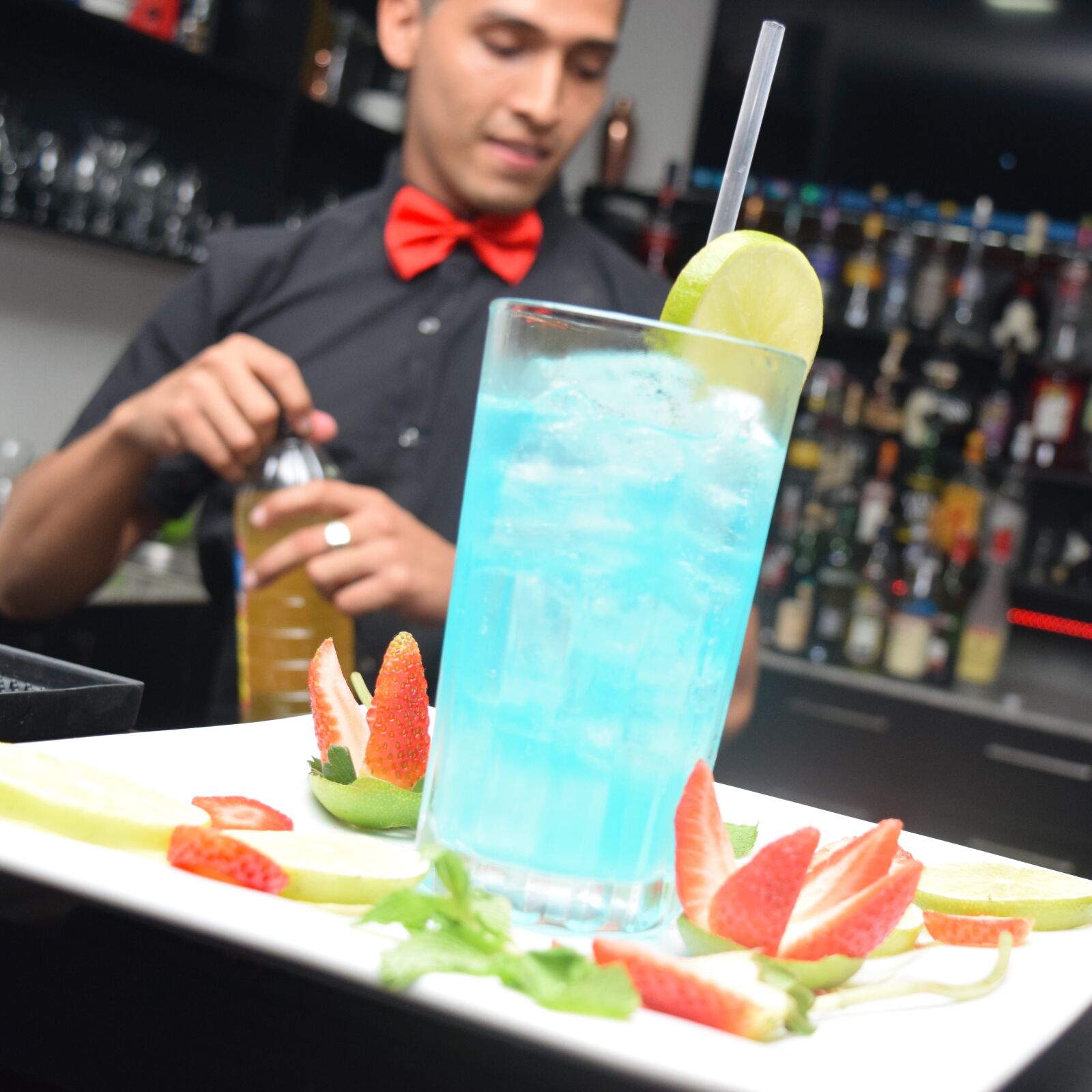 Nikon D3300 sample photo. Waiter, bar, mixology photography