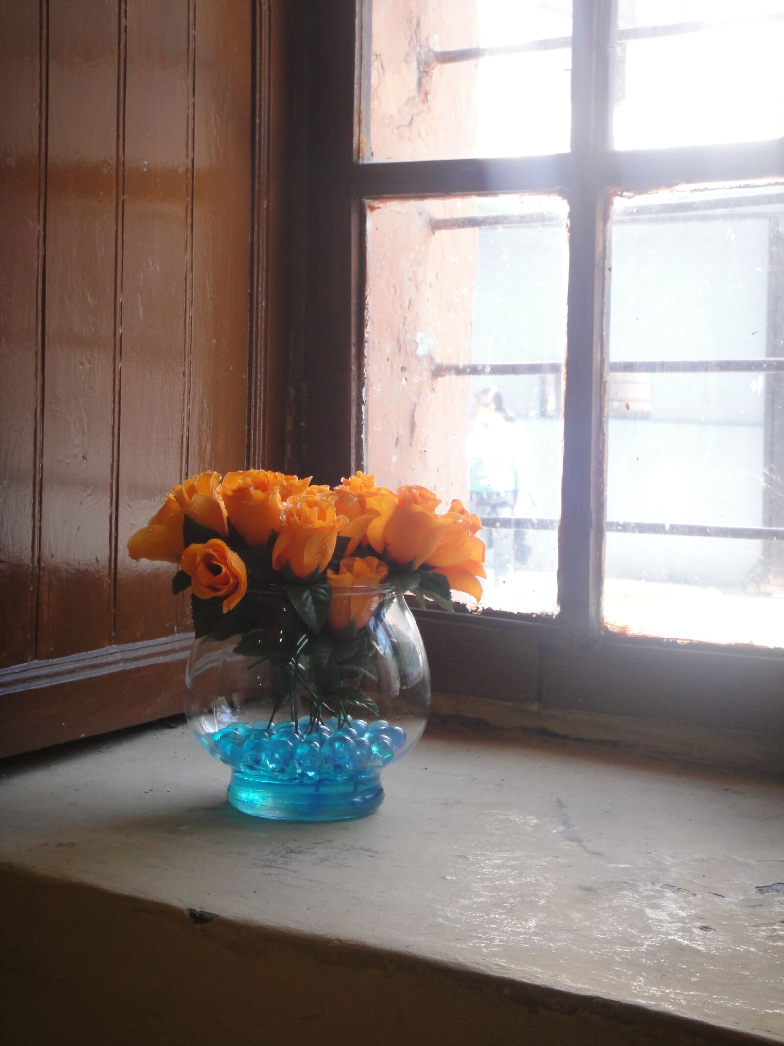 Sony DSC-T90 sample photo. Blue, bowl, flowers, sunny photography