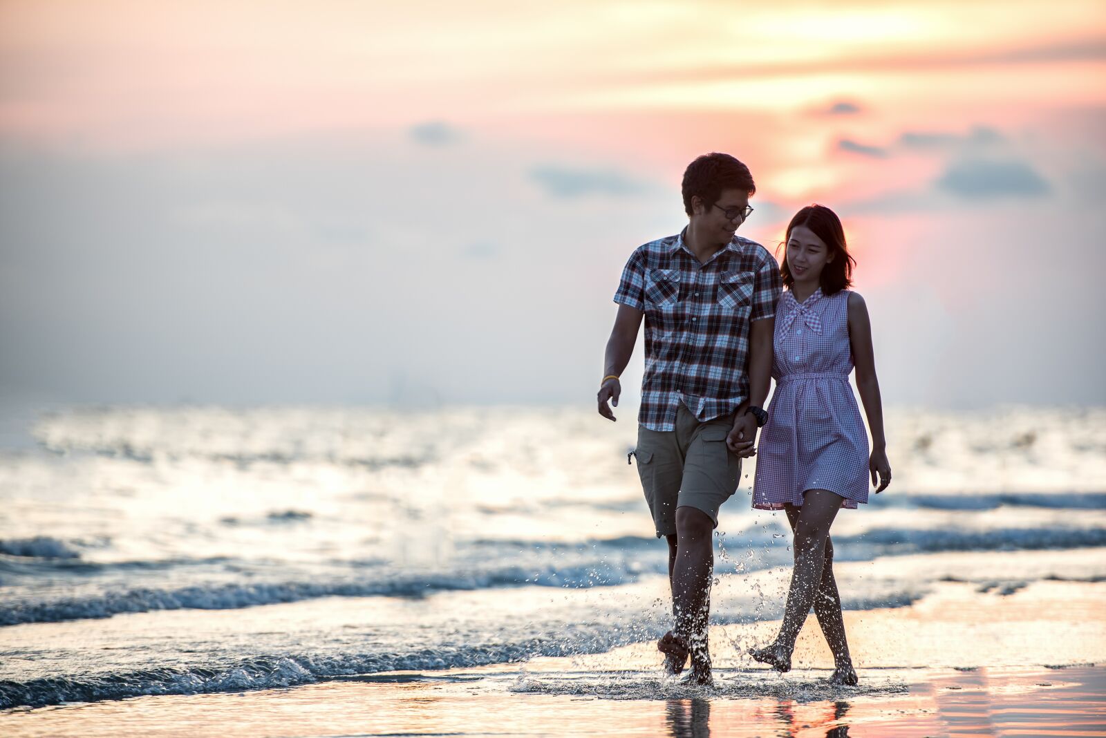 Nikon D810 sample photo. Couple, holding hands, love photography