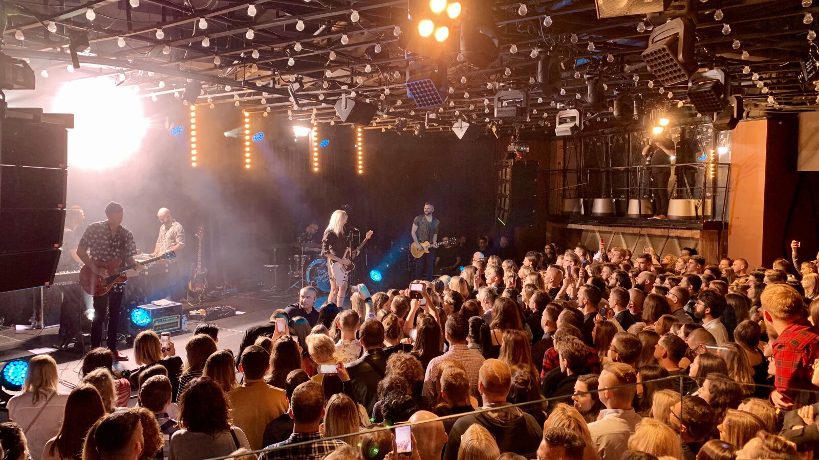 iPhone XS Max back dual camera 4.25mm f/1.8 sample photo. Concert, audience, music photography