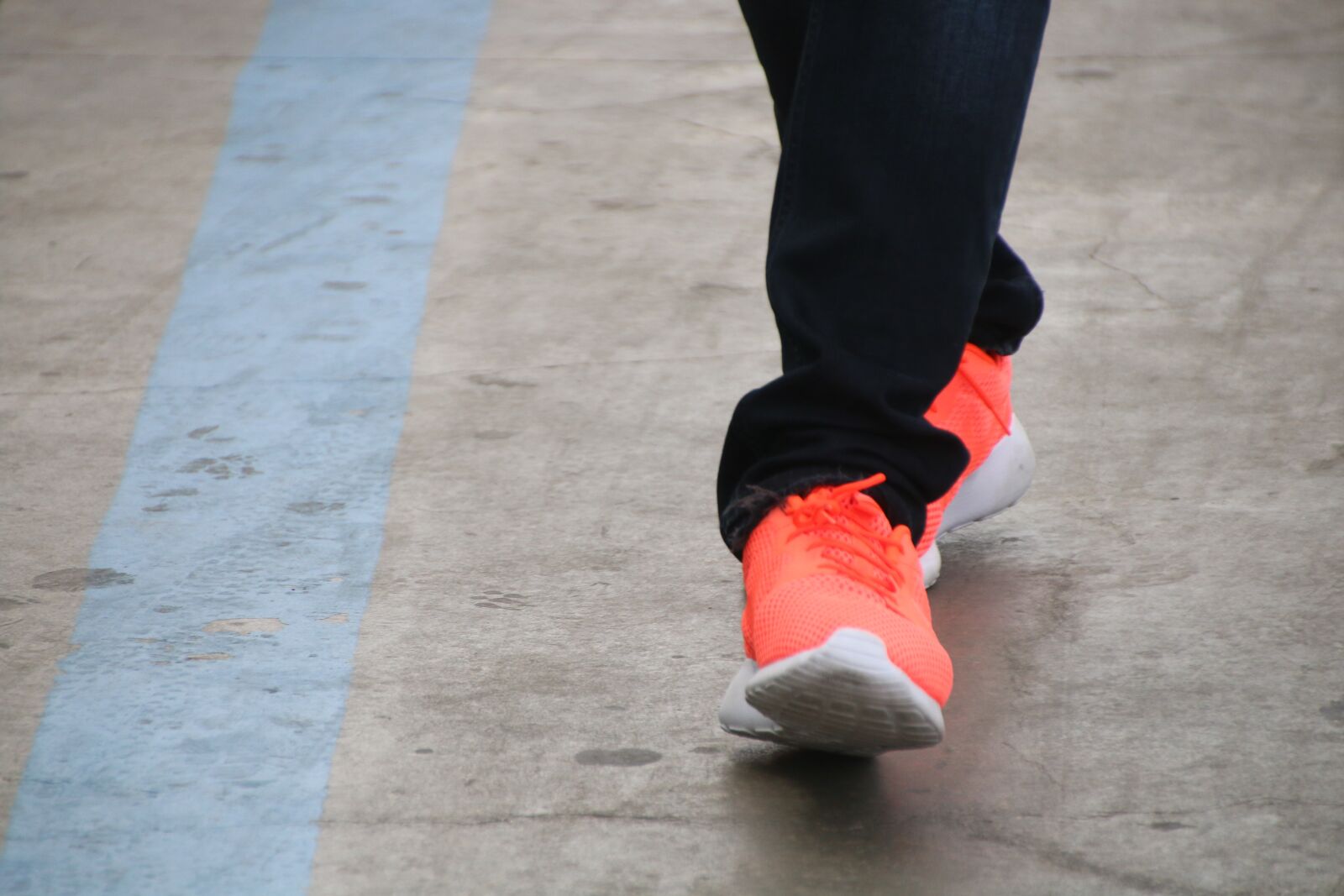 Canon EOS 70D sample photo. Leg, shoes, orange photography