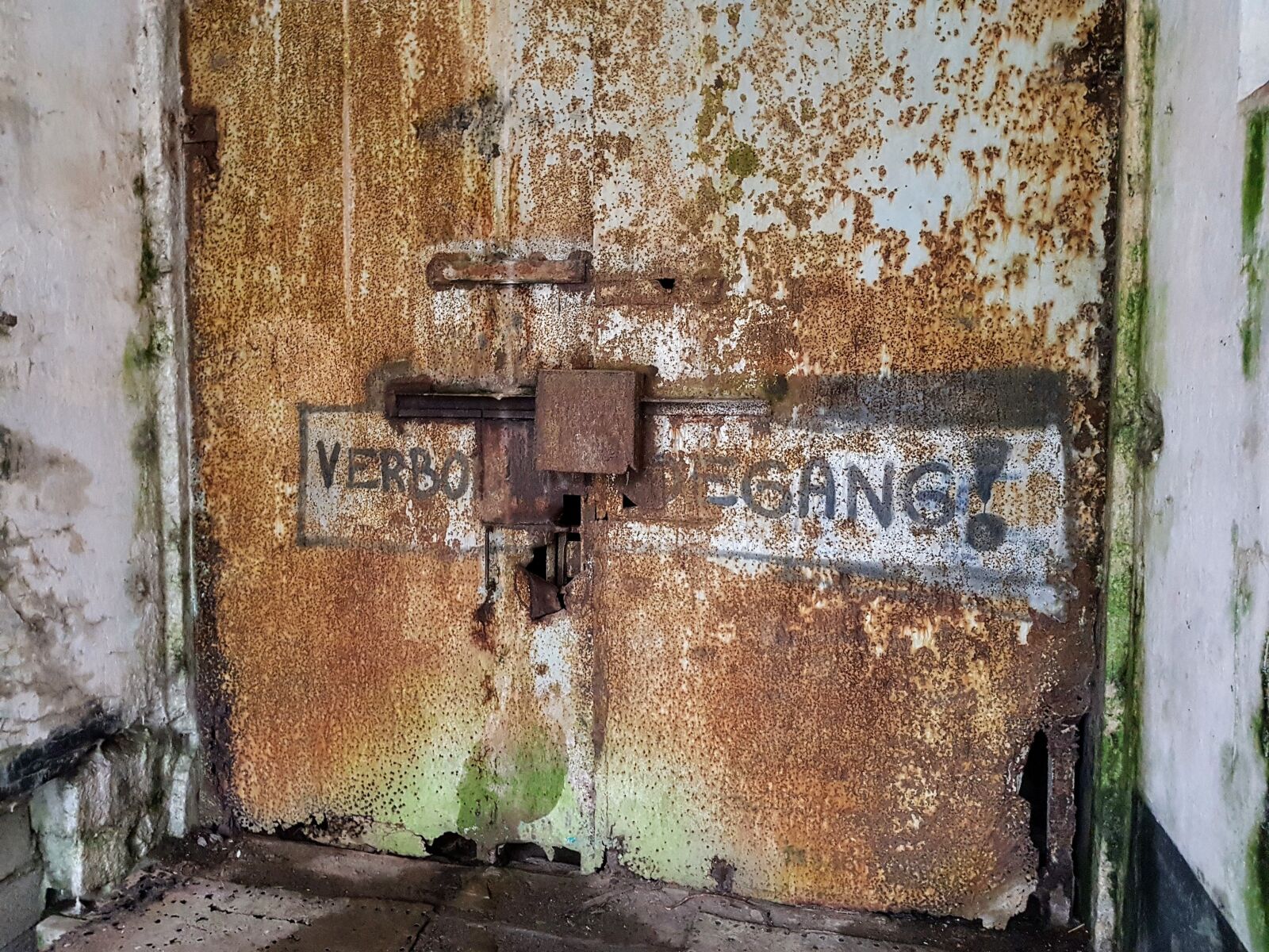 Samsung Galaxy S7 Edge sample photo. Fort, port, forbidden access photography
