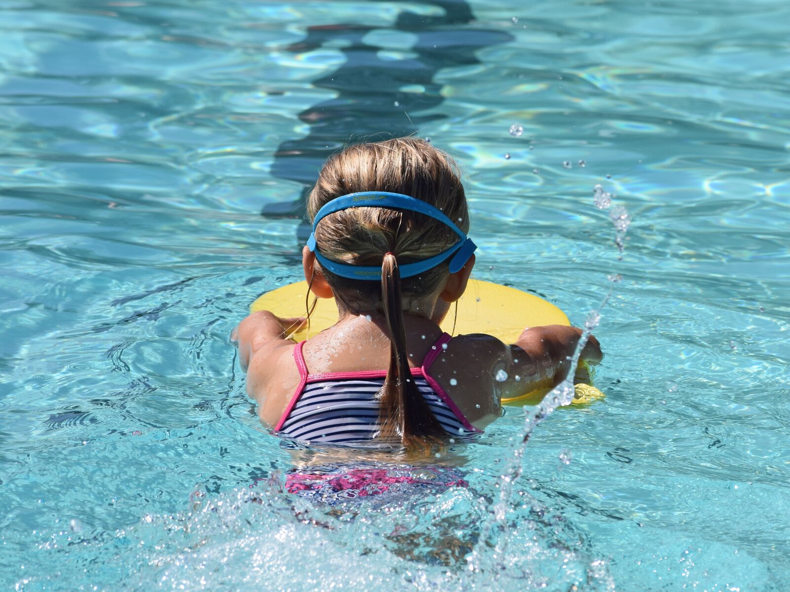 Nikon D3300 sample photo. Young swimmer, child, kick photography