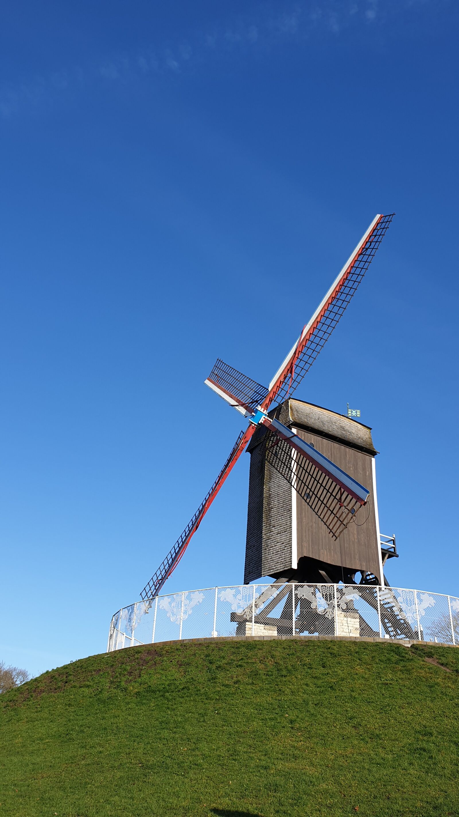 Samsung Galaxy Note9 sample photo. Bruges, windmill, sky photography