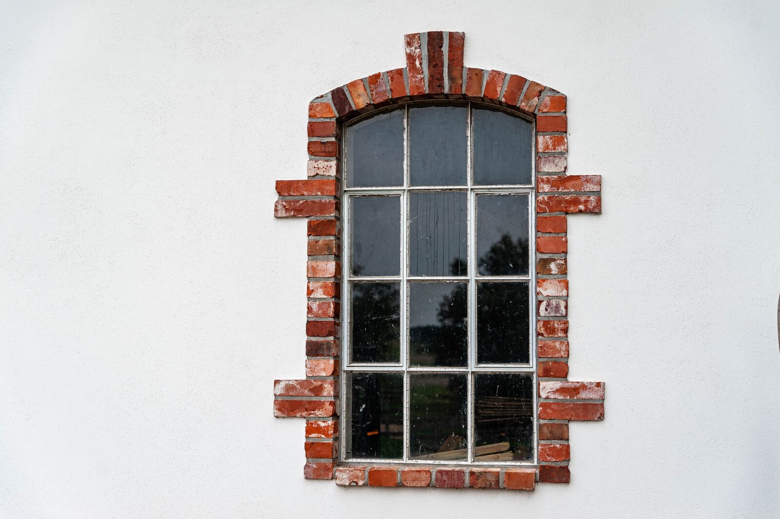 Nikon D700 sample photo. Window, discs, old photography