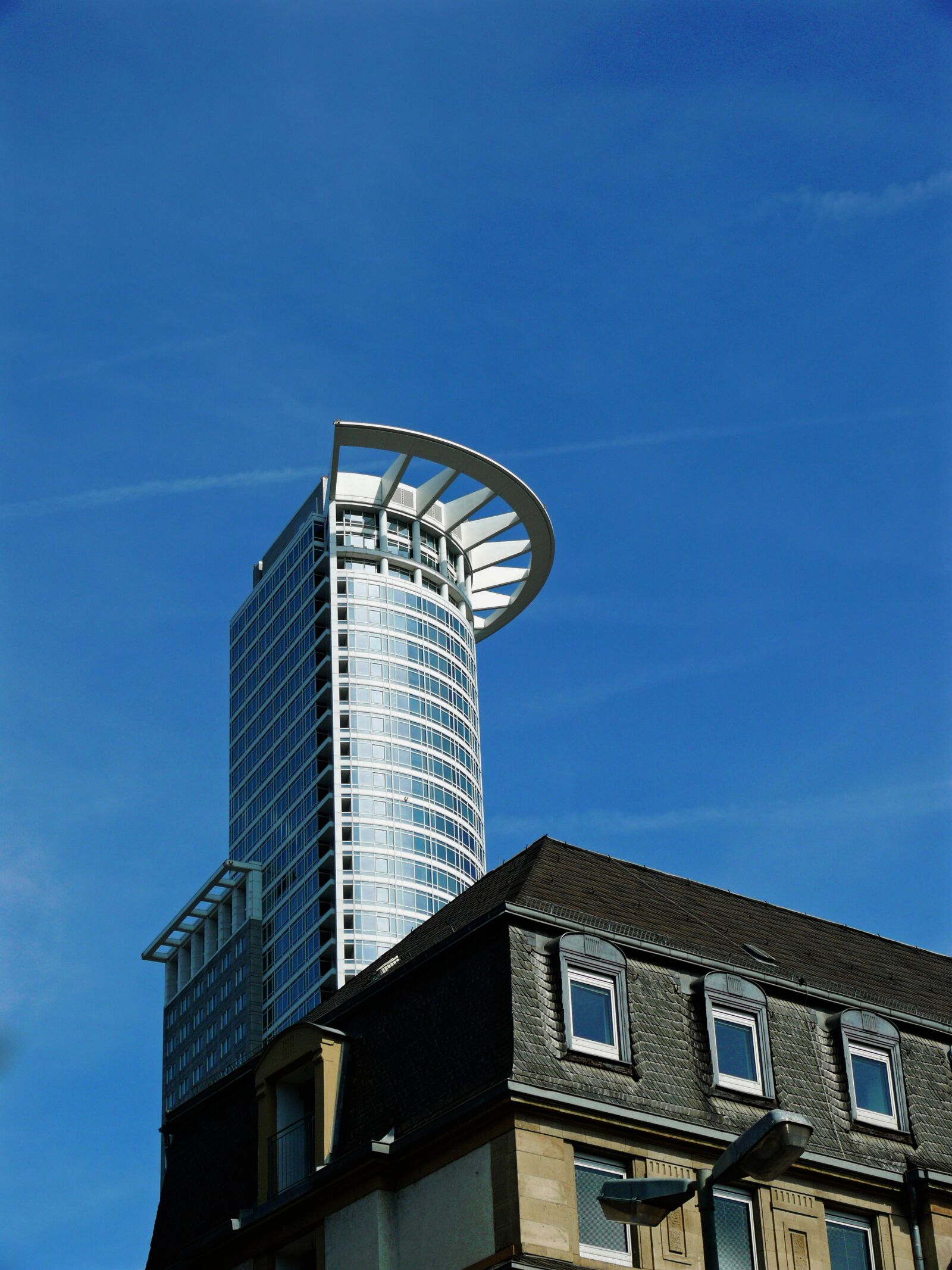 Leica V-LUX 1 sample photo. Architecture, bank, design photography