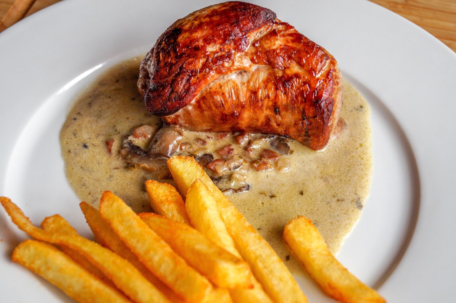 Sony DT 18-55mm F3.5-5.6 SAM II sample photo. Fillet, pork tenderloin, food photography