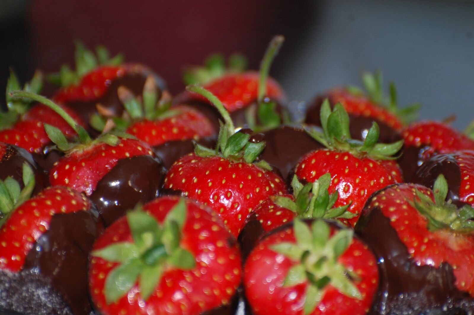 Nikon D40 sample photo. Strawberries, chocolate, dessert photography