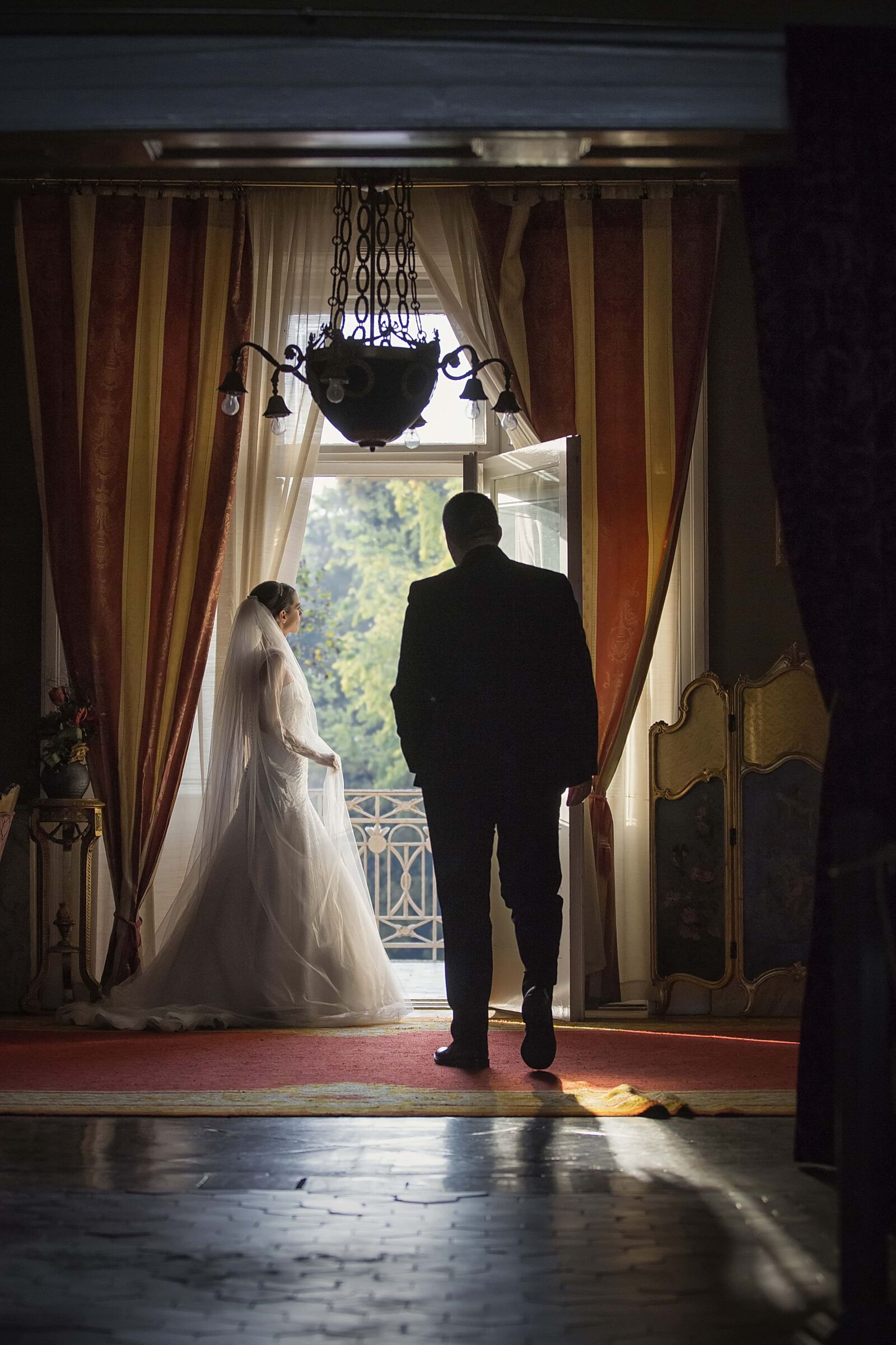 Canon EOS 5D Mark III sample photo. Balcony, groom, bride, decor photography