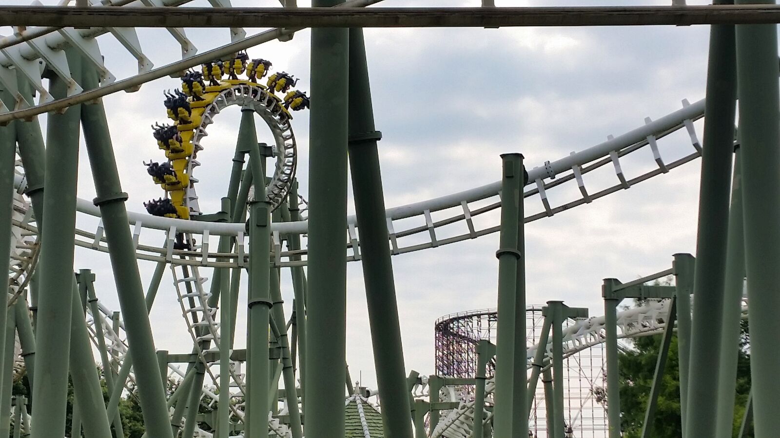 Samsung Galaxy S5 sample photo. Roller coaster, looping, yellow photography