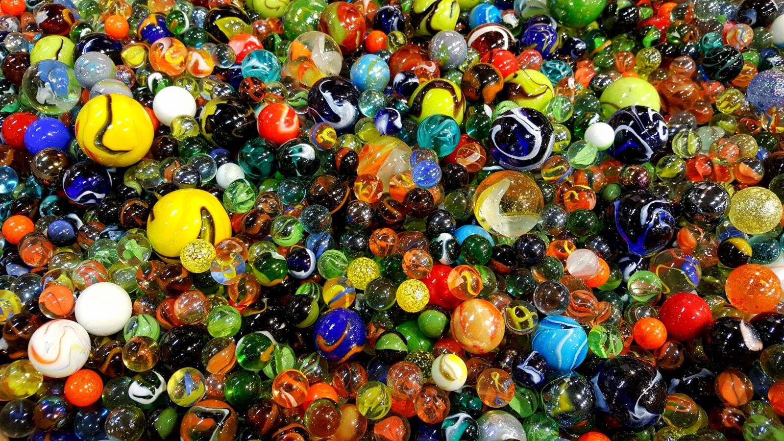 Samsung Galaxy S6 sample photo. Glass marbles, marbles, colorful photography