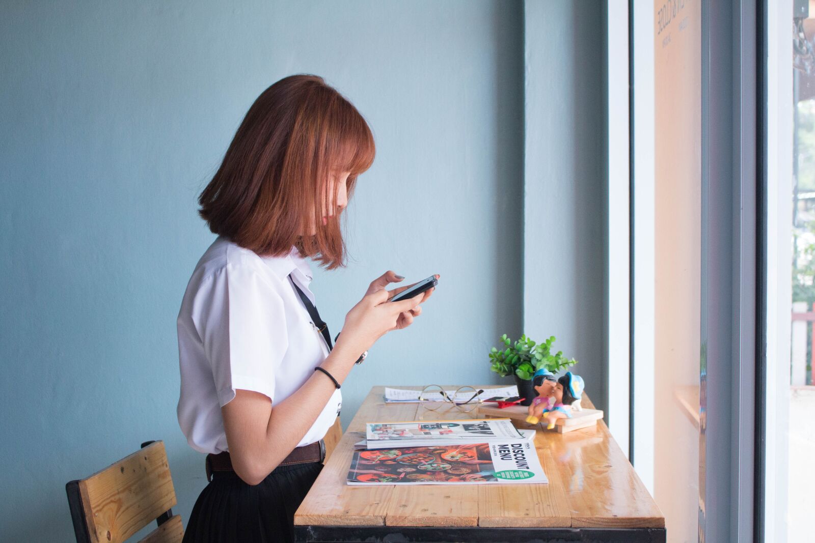 Canon EOS 70D sample photo. Girl, women, phone photography