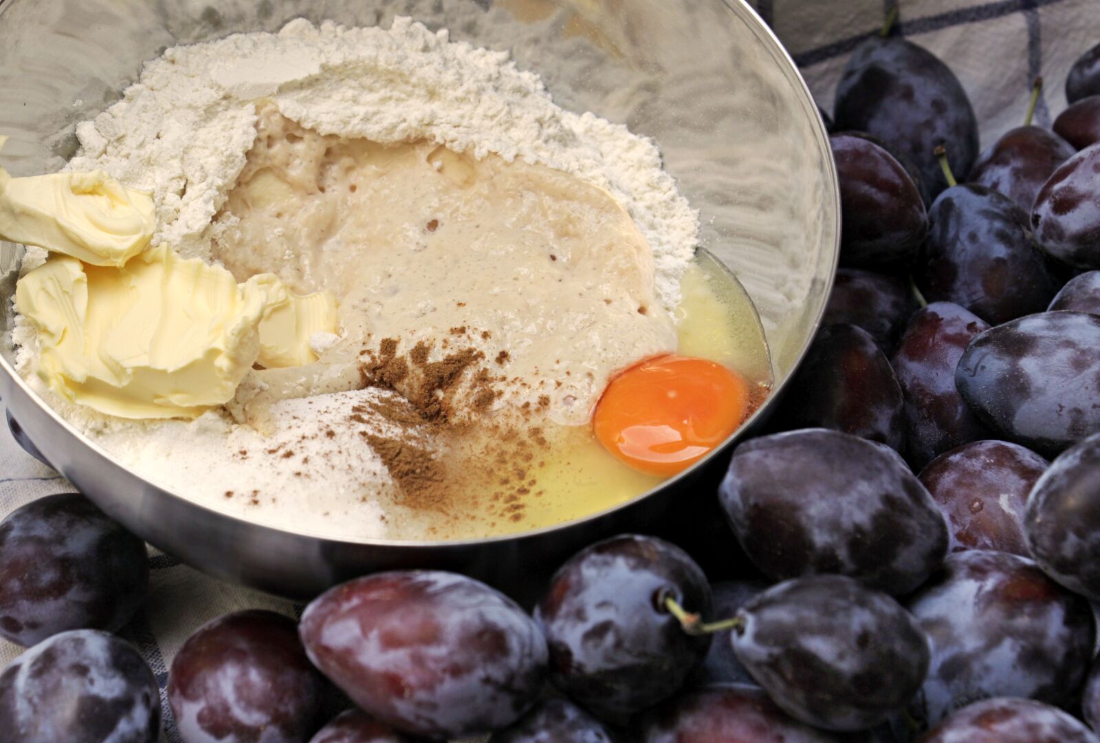 Canon EOS 100D (EOS Rebel SL1 / EOS Kiss X7) sample photo. Dough, cake mix, bowl photography