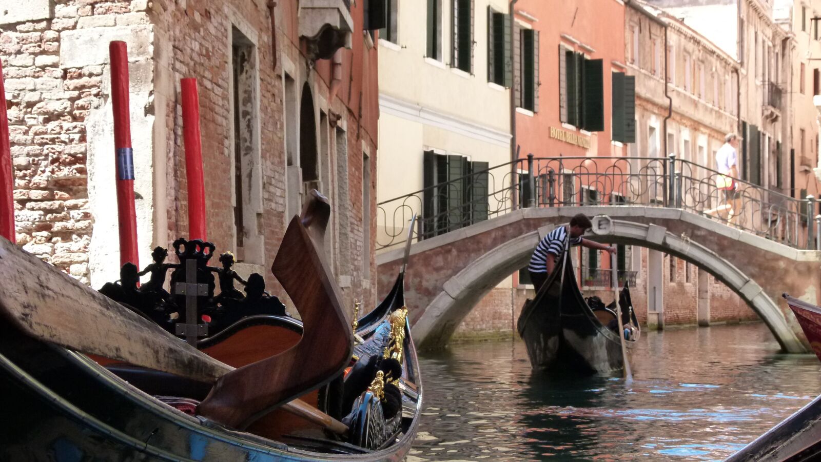 Panasonic Lumix DMC-FZ100 sample photo. Venice, gondola, houses photography