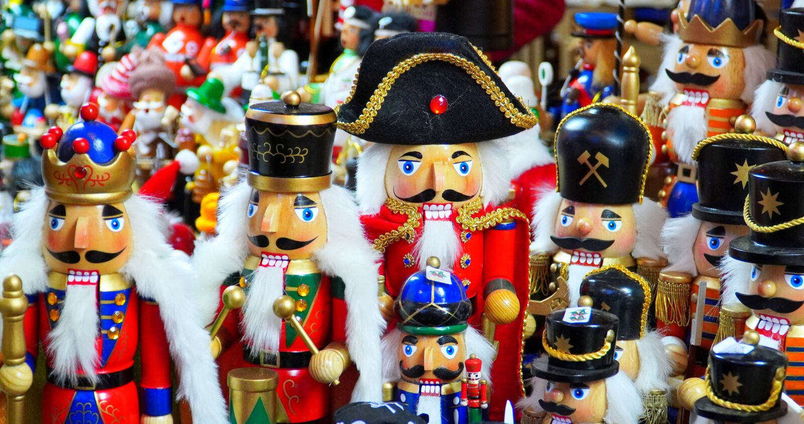 Sony E PZ 18-105mm F4 G OSS sample photo. Santa clauses, smoking man photography