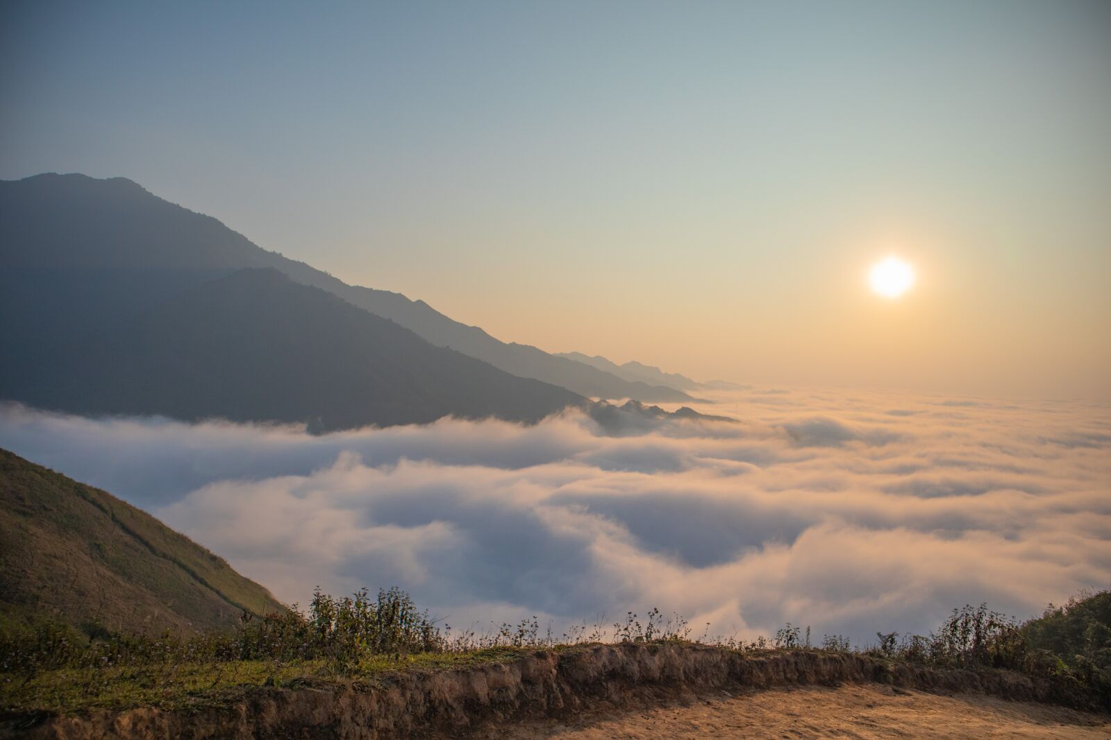 Canon EF-M 15-45mm F3.5-6.3 IS STM sample photo. Sunrise, mountain, cloud photography