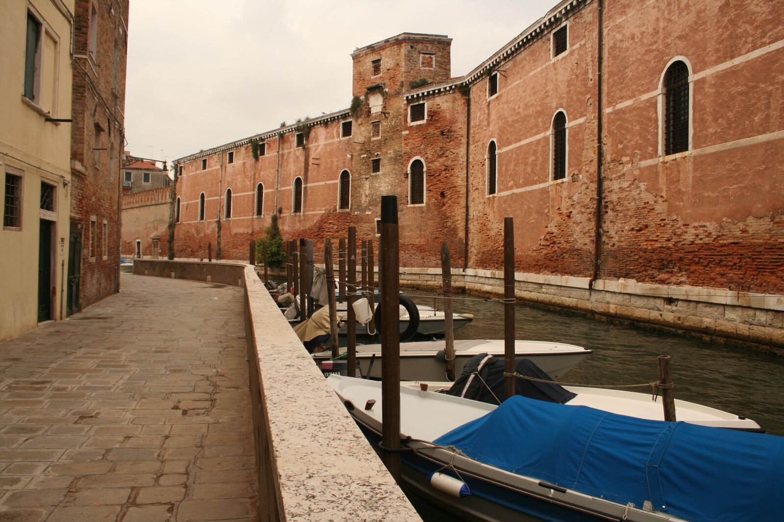 Canon EOS 350D (EOS Digital Rebel XT / EOS Kiss Digital N) sample photo. Italy, venice, channel photography
