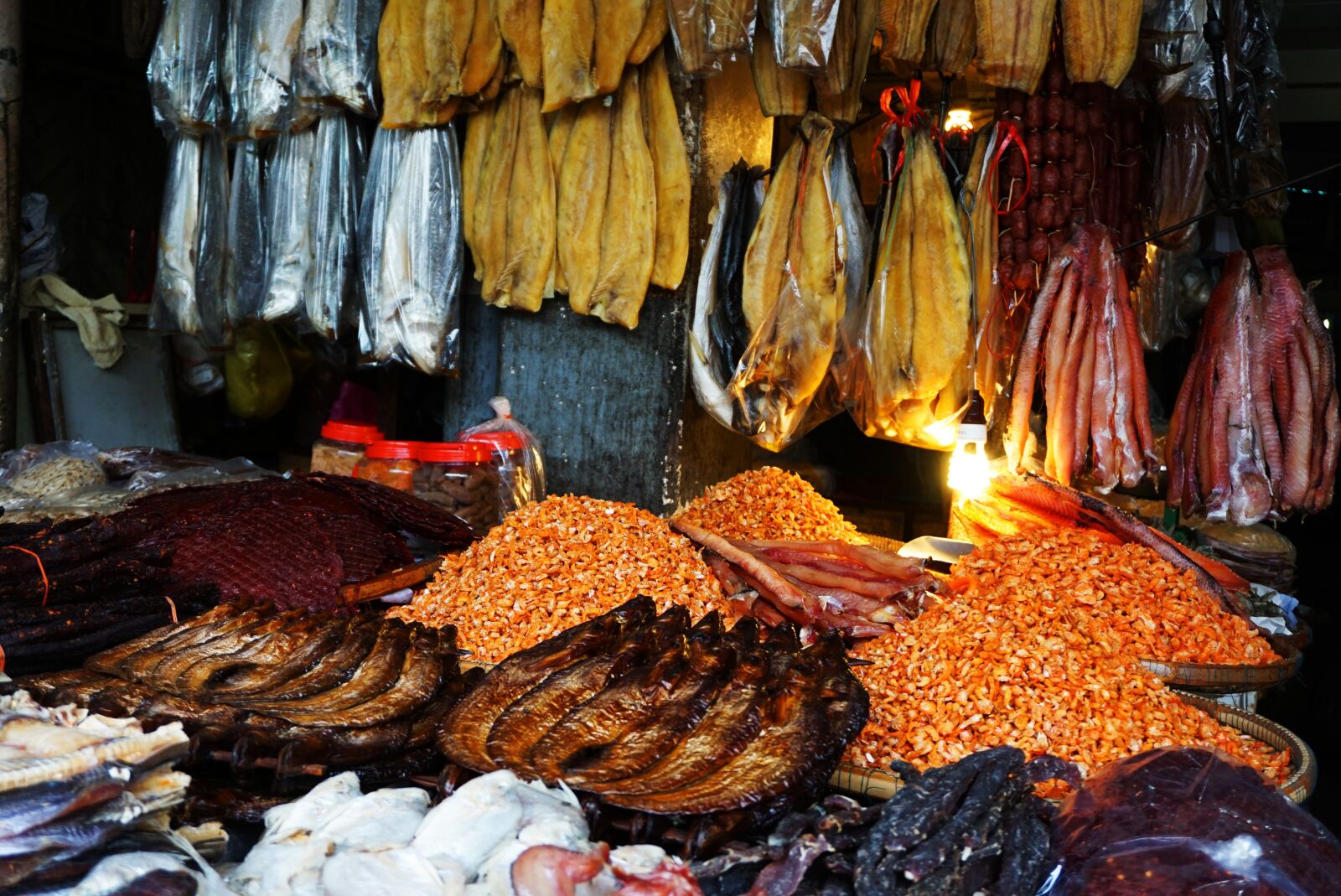 Sony E 16-50mm F3.5-5.6 PZ OSS sample photo. Market, booth, bazaar photography