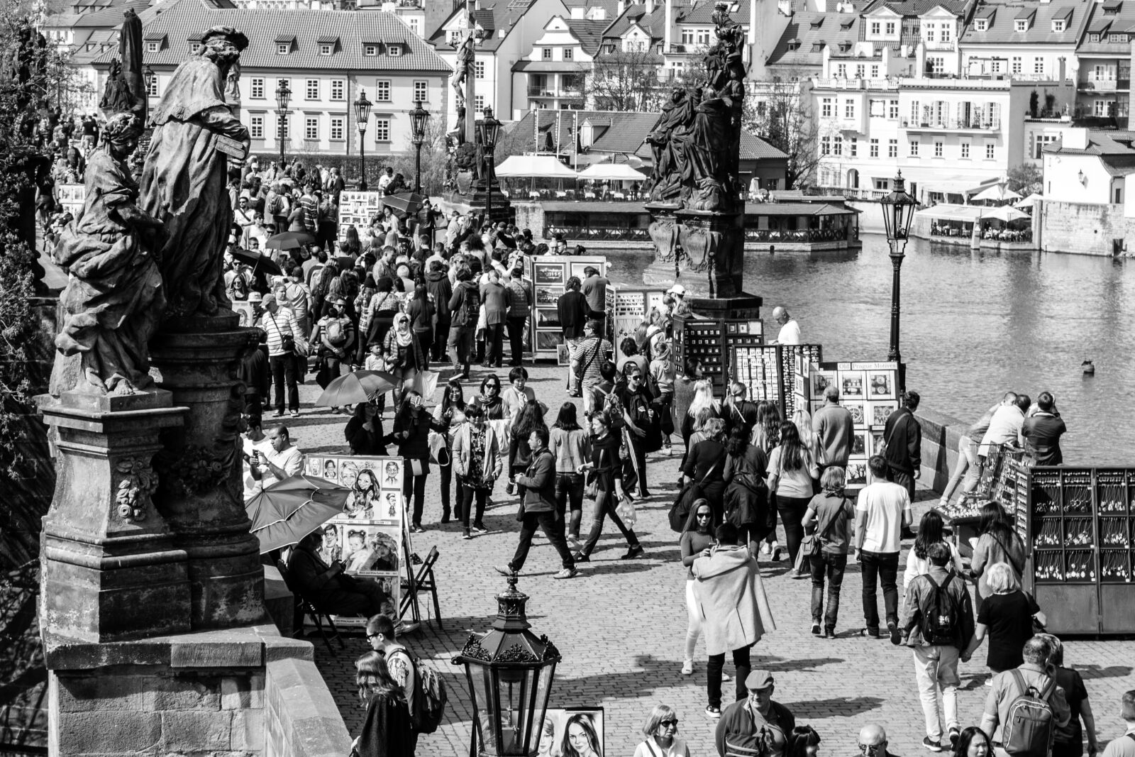 Canon EOS 1100D (EOS Rebel T3 / EOS Kiss X50) sample photo. Prague, white black, city photography