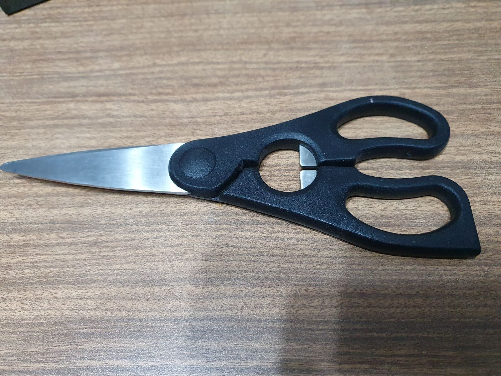 Samsung Galaxy S10 sample photo. Table, scissors, glasses photography