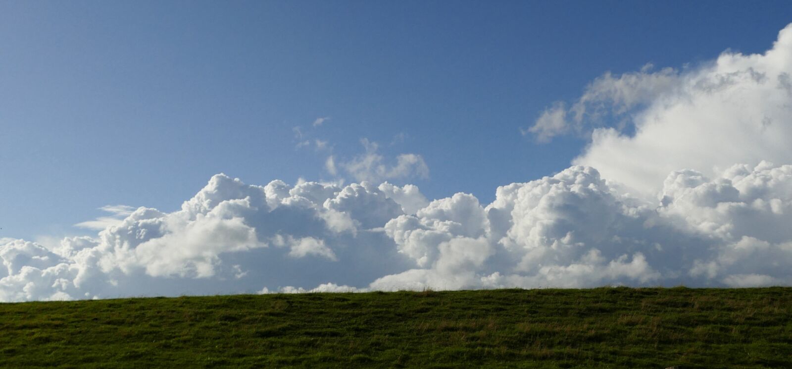Panasonic Lumix DMC-FZ1000 sample photo. Landscape, clouds, nature photography