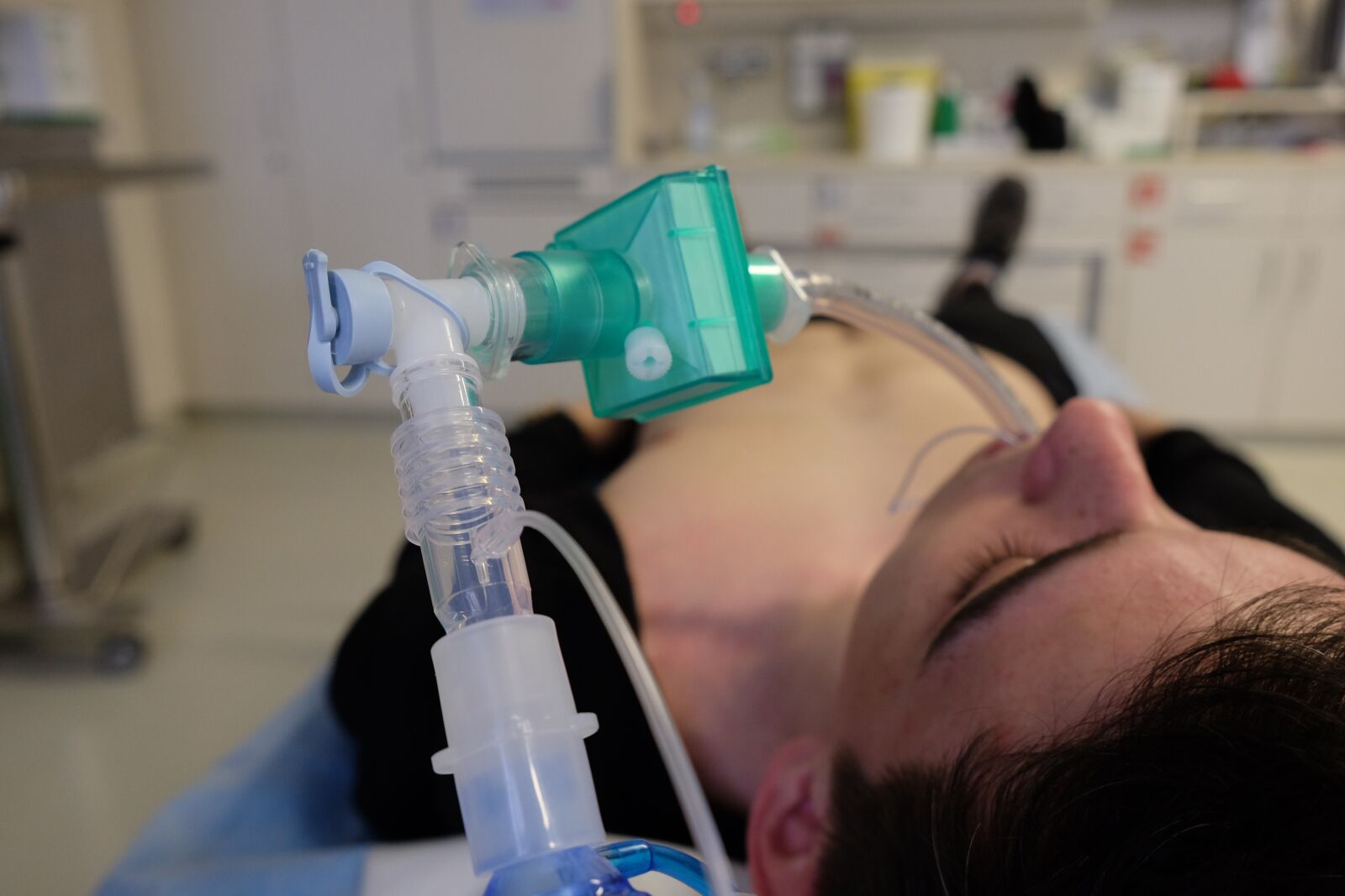 Fujifilm X-T10 sample photo. Emergency medicine, artificial respiration photography
