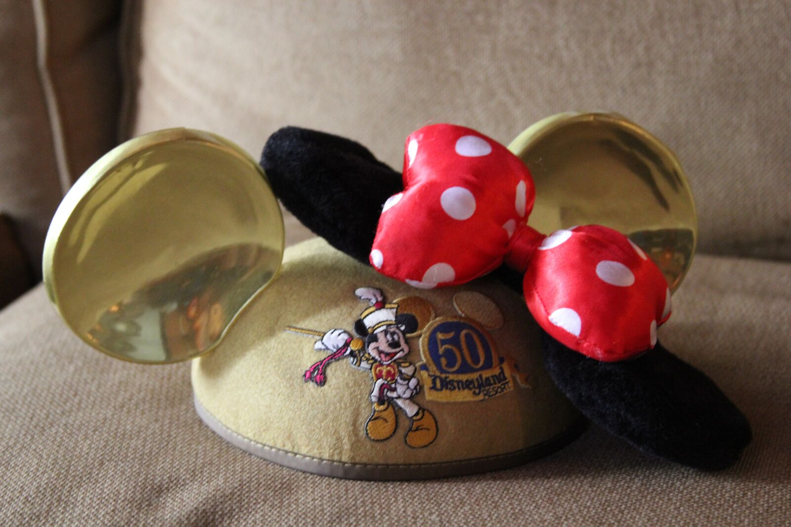 Canon EF 28-135mm F3.5-5.6 IS USM sample photo. Disney, ears, hat photography